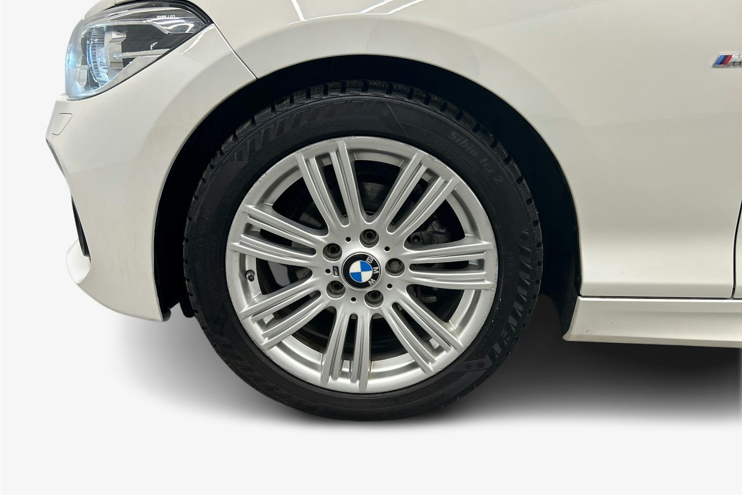 valkoinen BMW 118 2017 kuva 9.