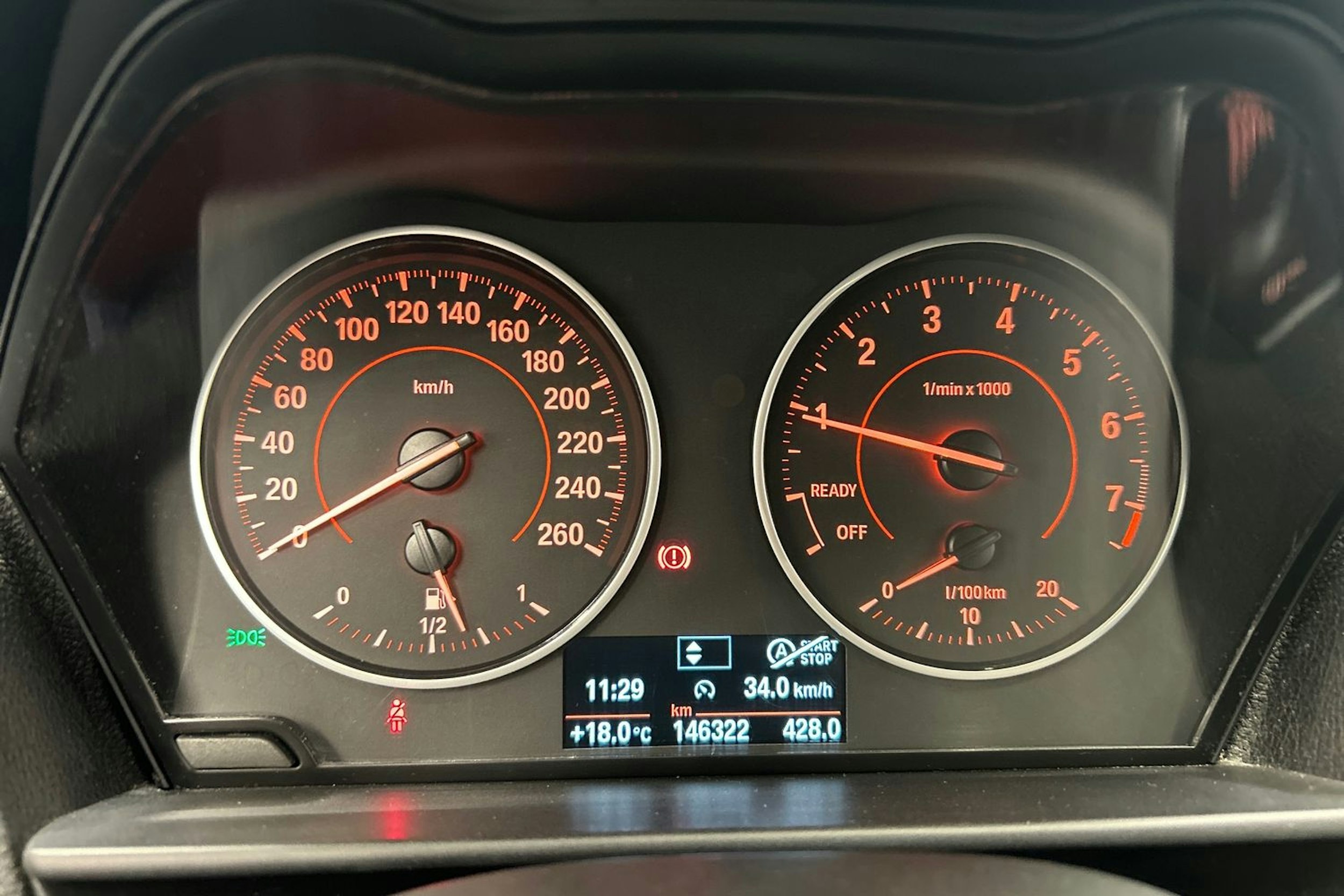 valkoinen BMW 118 2017 kuva 15.