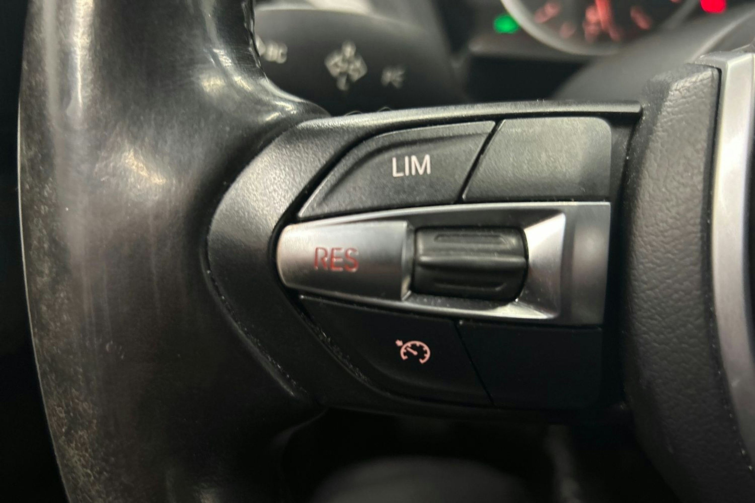 valkoinen BMW 118 2017 kuva 16.