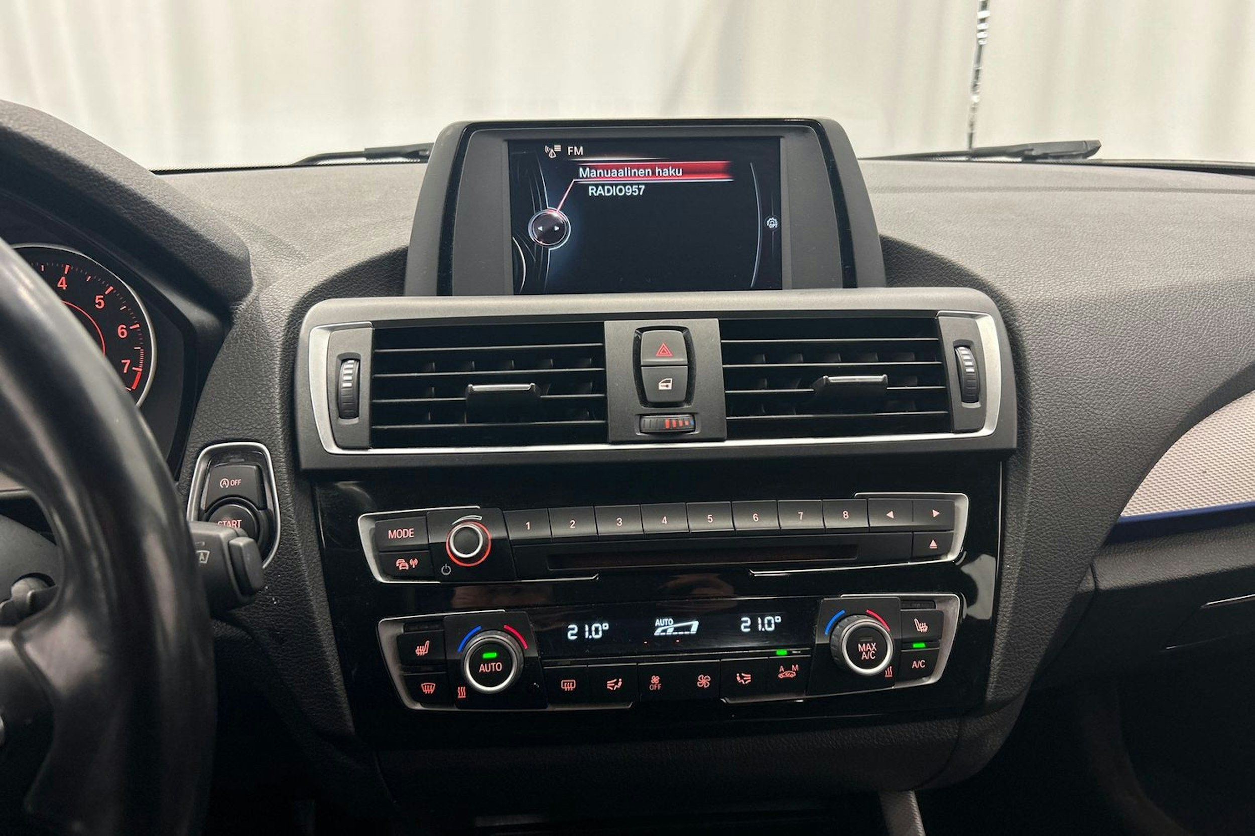 valkoinen BMW 118 2017 kuva 18.