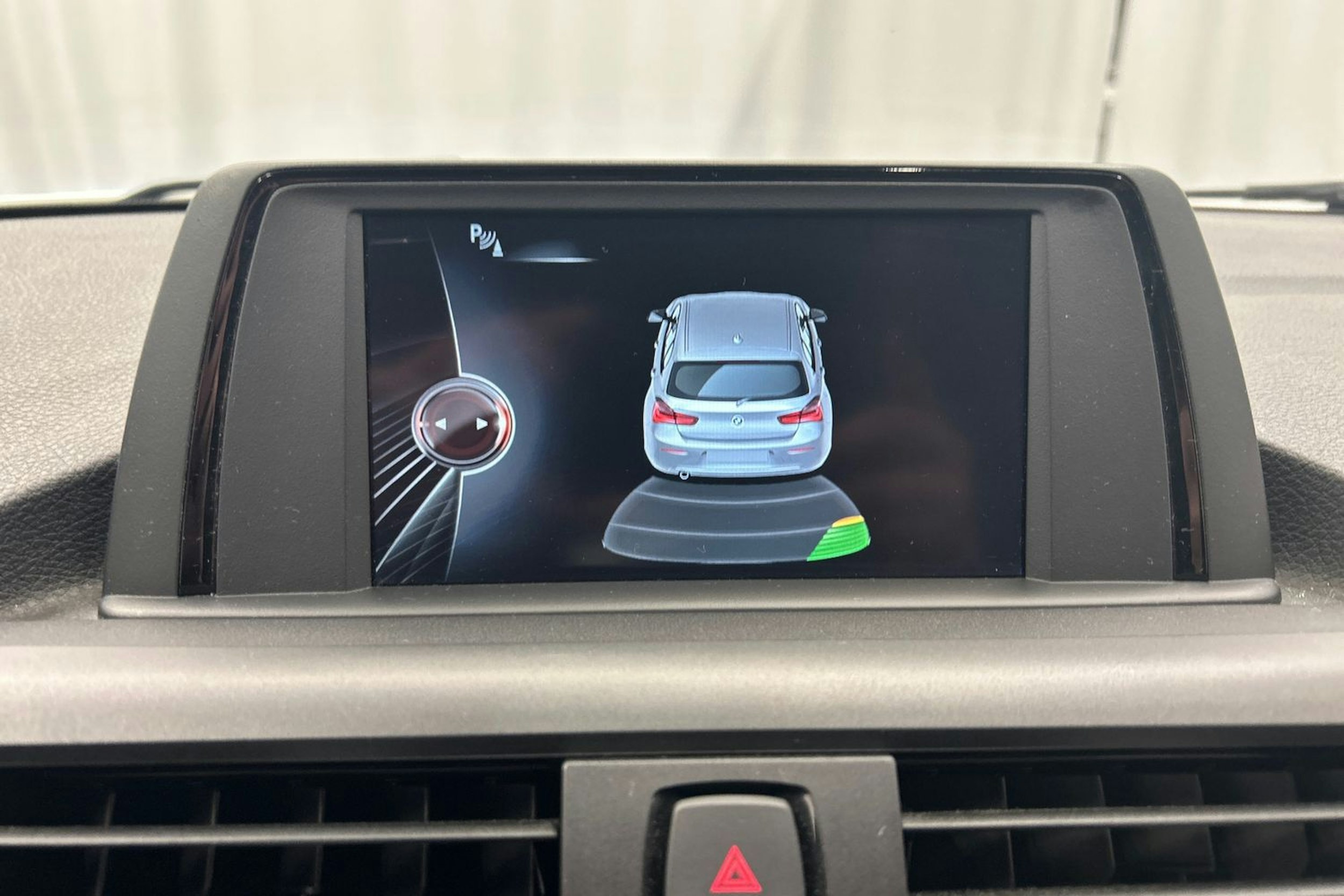 valkoinen BMW 118 2017 kuva 19.