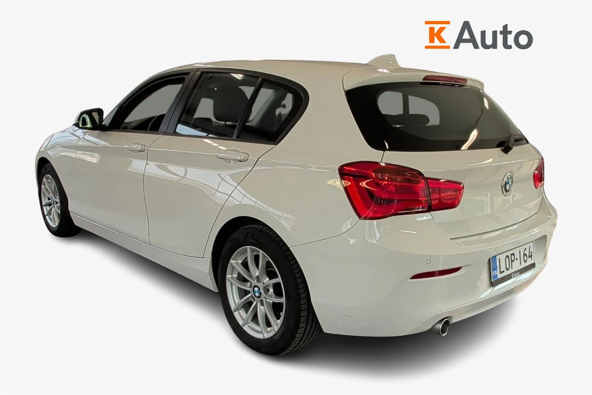 valkoinen BMW 118 2018 kuva 2.