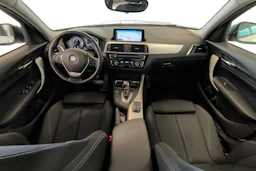 valkoinen BMW 118 2018 kuva 7.