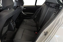 valkoinen BMW 118 2018 kuva 8.