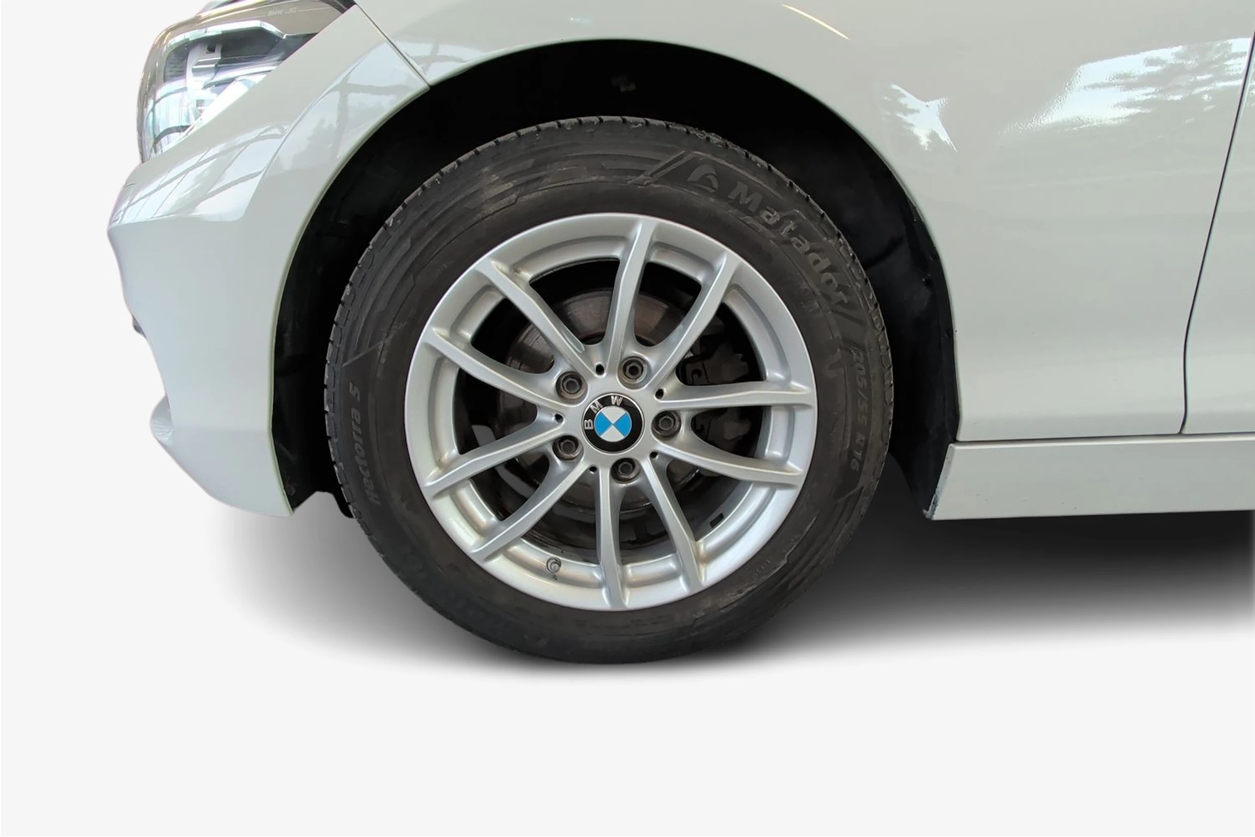 valkoinen BMW 118 2018 kuva 9.