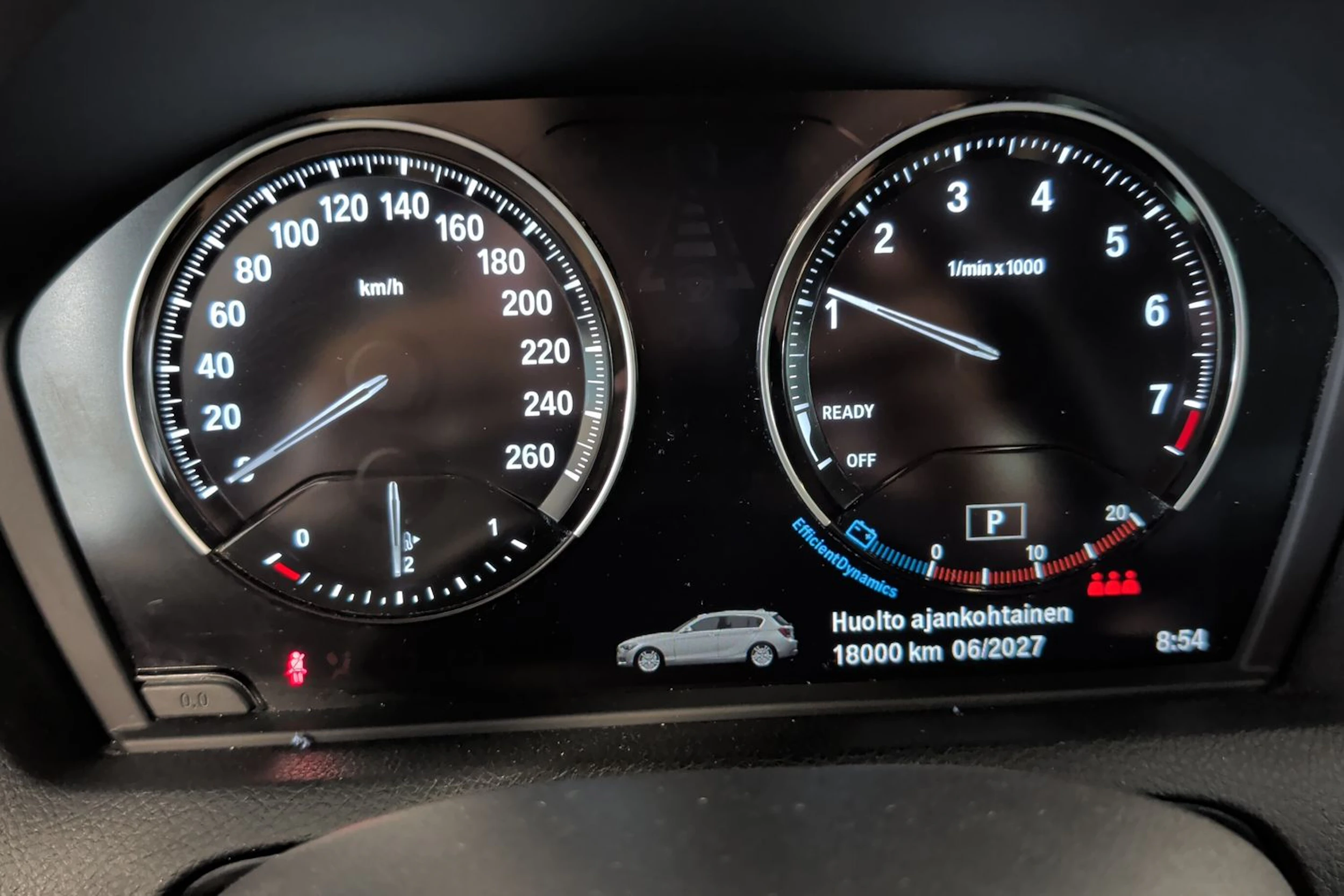 valkoinen BMW 118 2018 kuva 15.