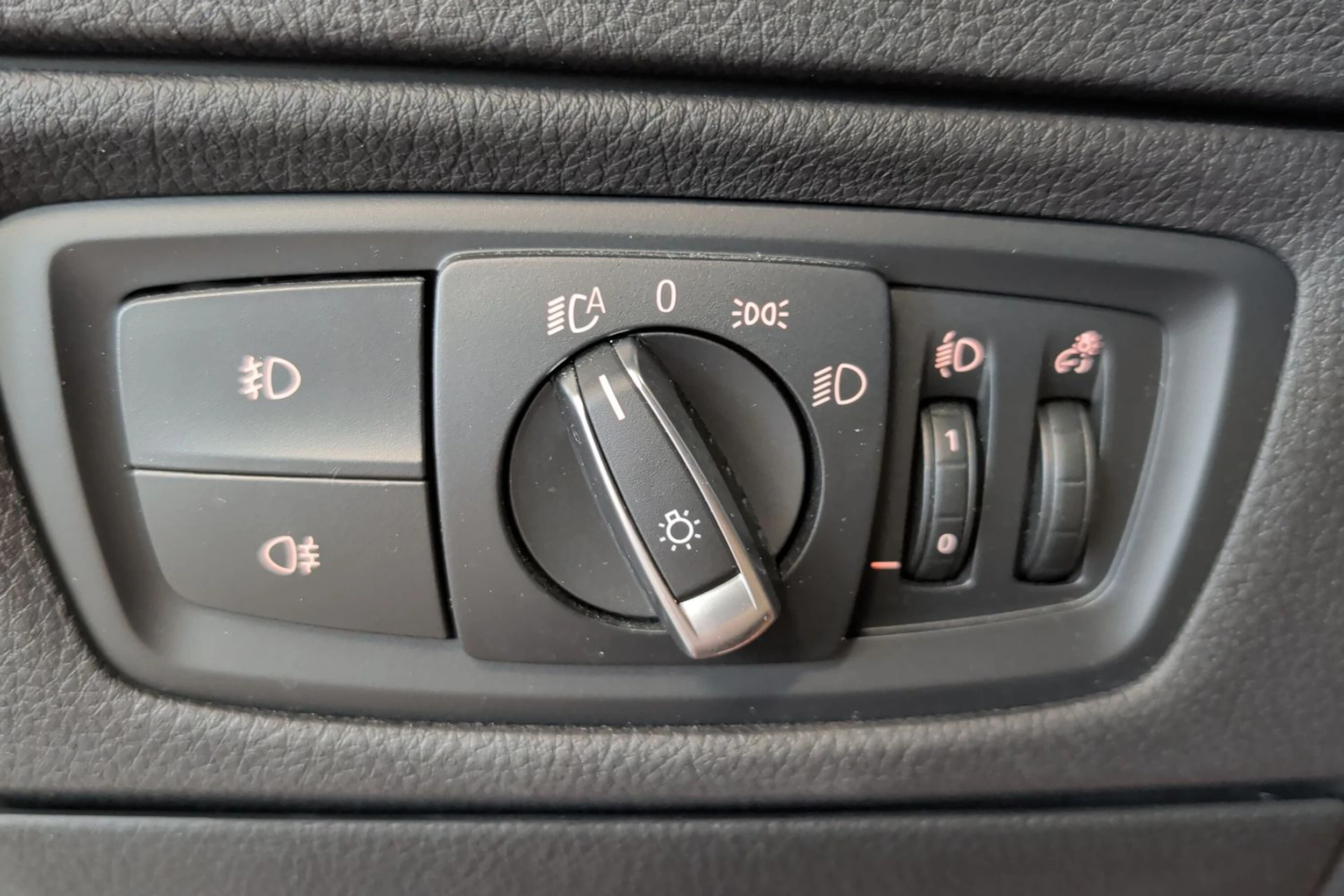 valkoinen BMW 118 2018 kuva 16.