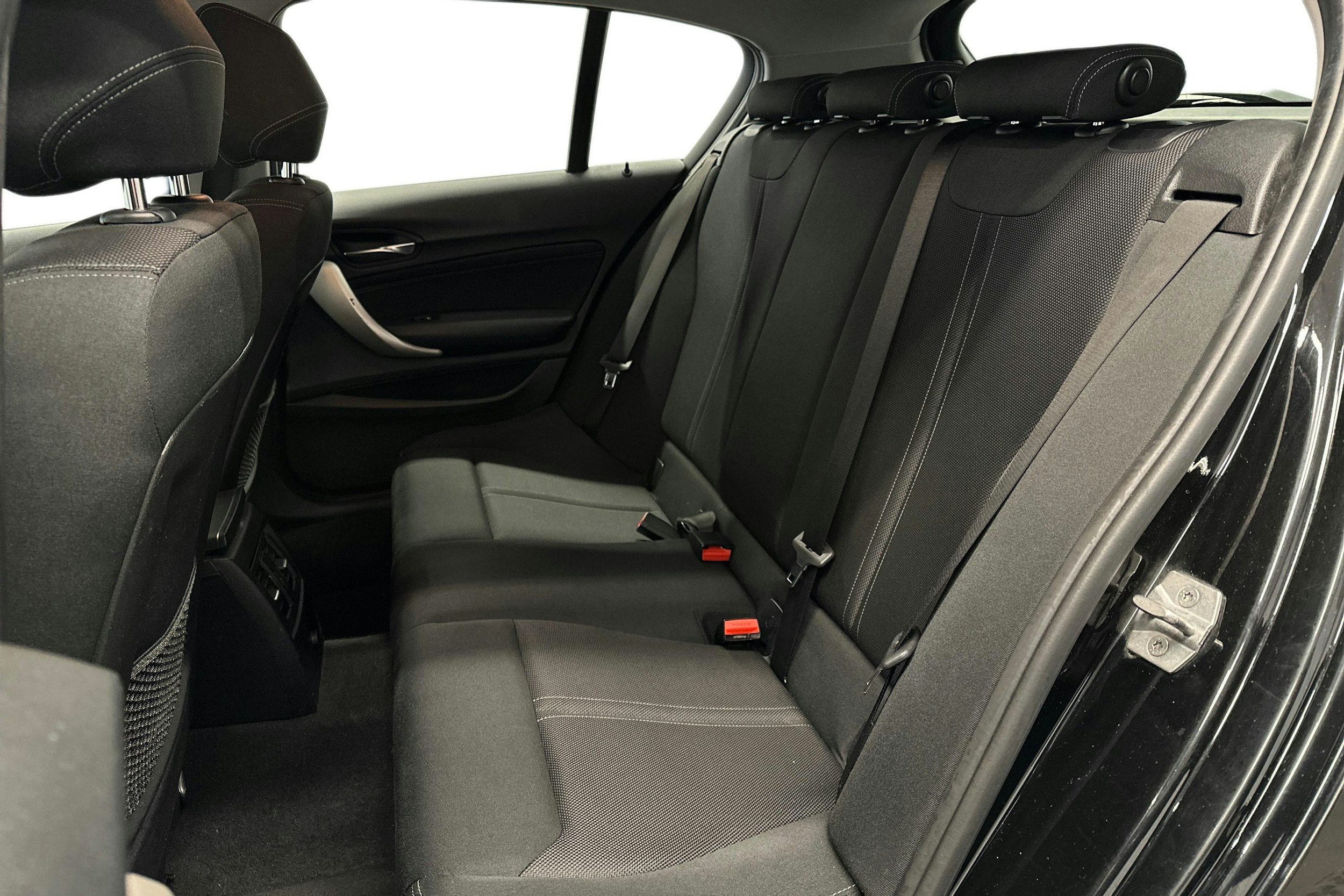 Musta BMW 118 2018 kuva 10.