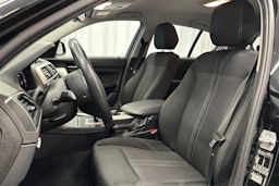 Musta BMW 118 2018 kuva 15.