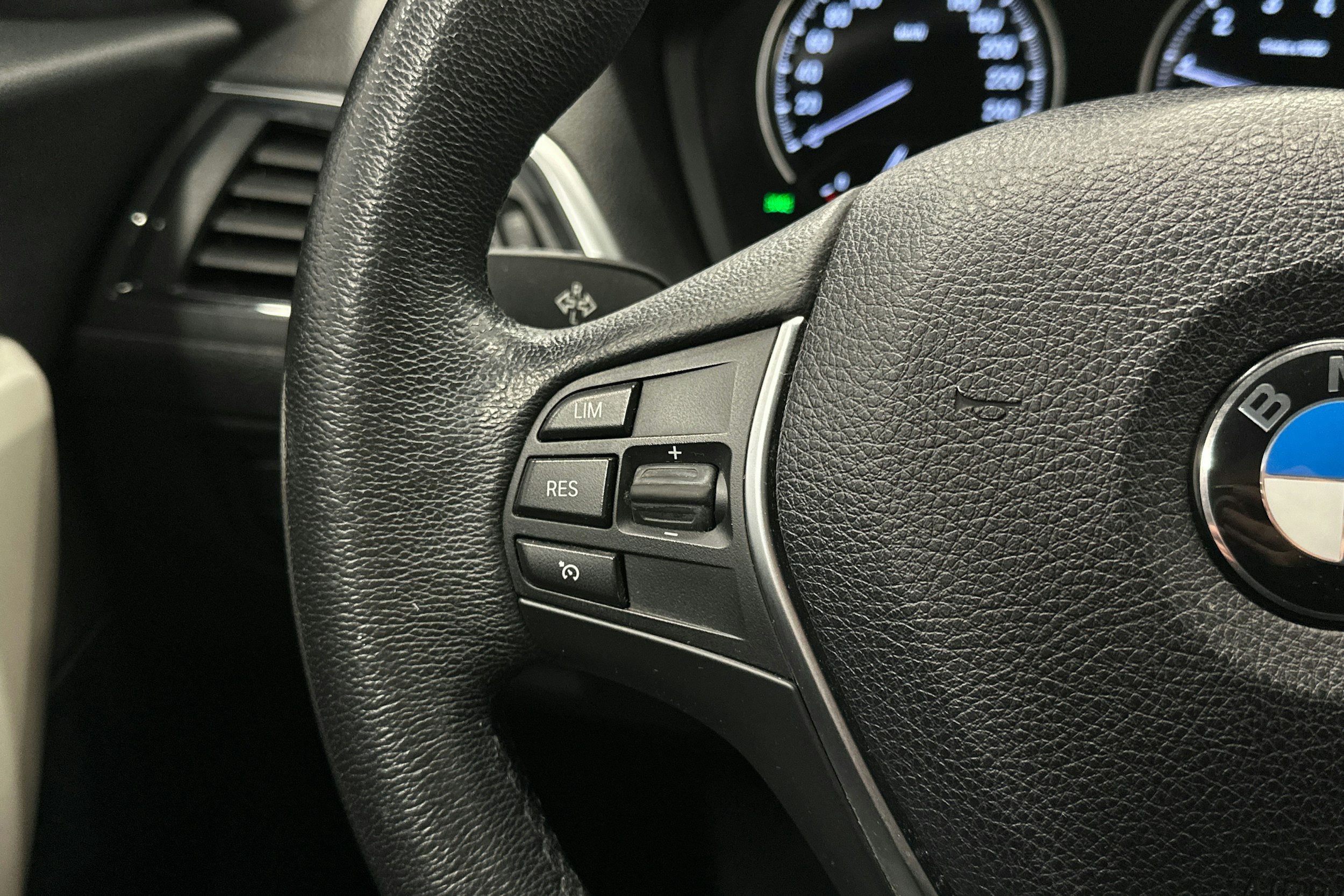 Musta BMW 118 2018 kuva 17.