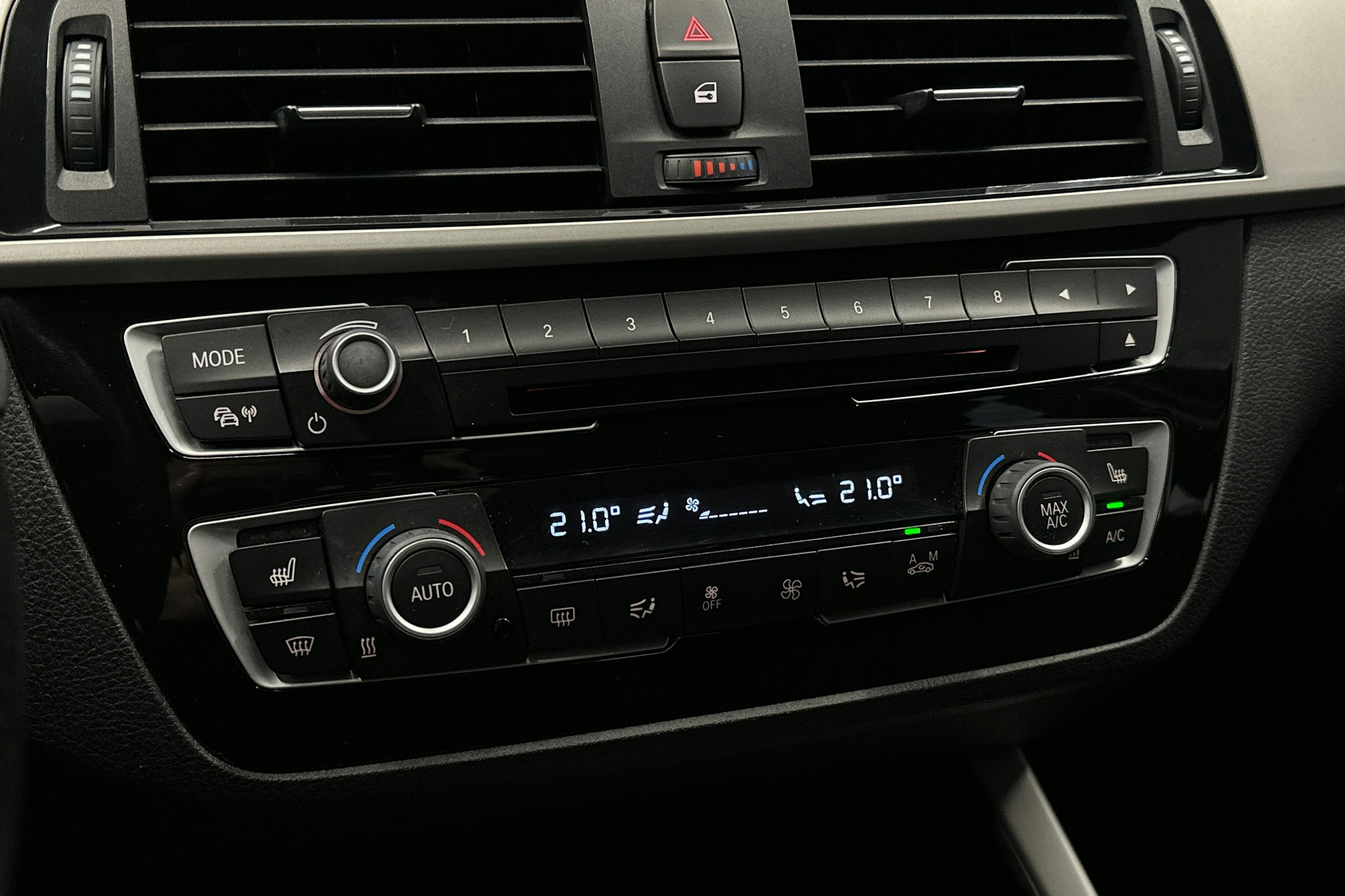 Musta BMW 118 2018 kuva 25.