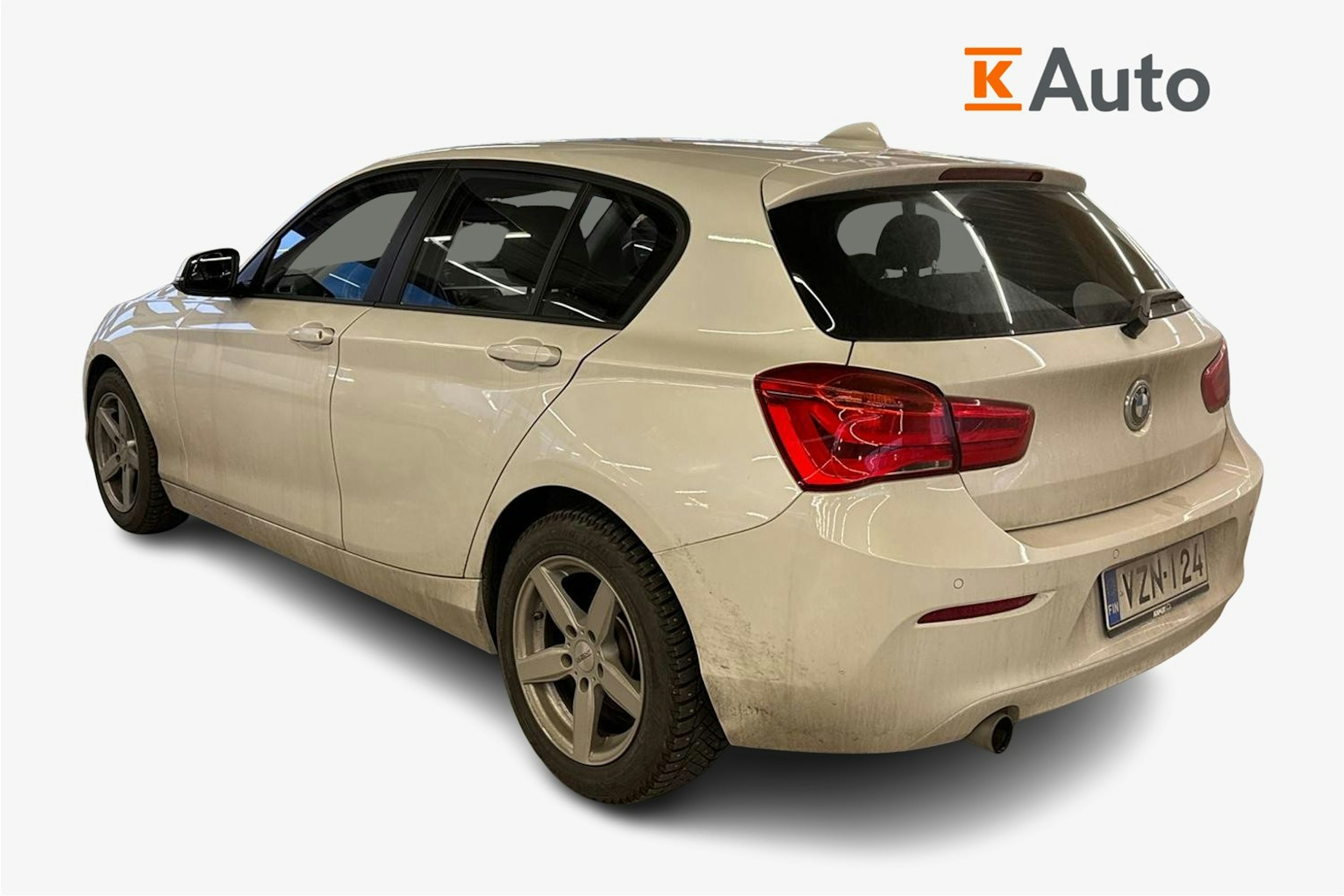 valkoinen BMW 118 2018 kuva 2.