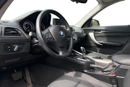 valkoinen BMW 118 2019 kuva 3.