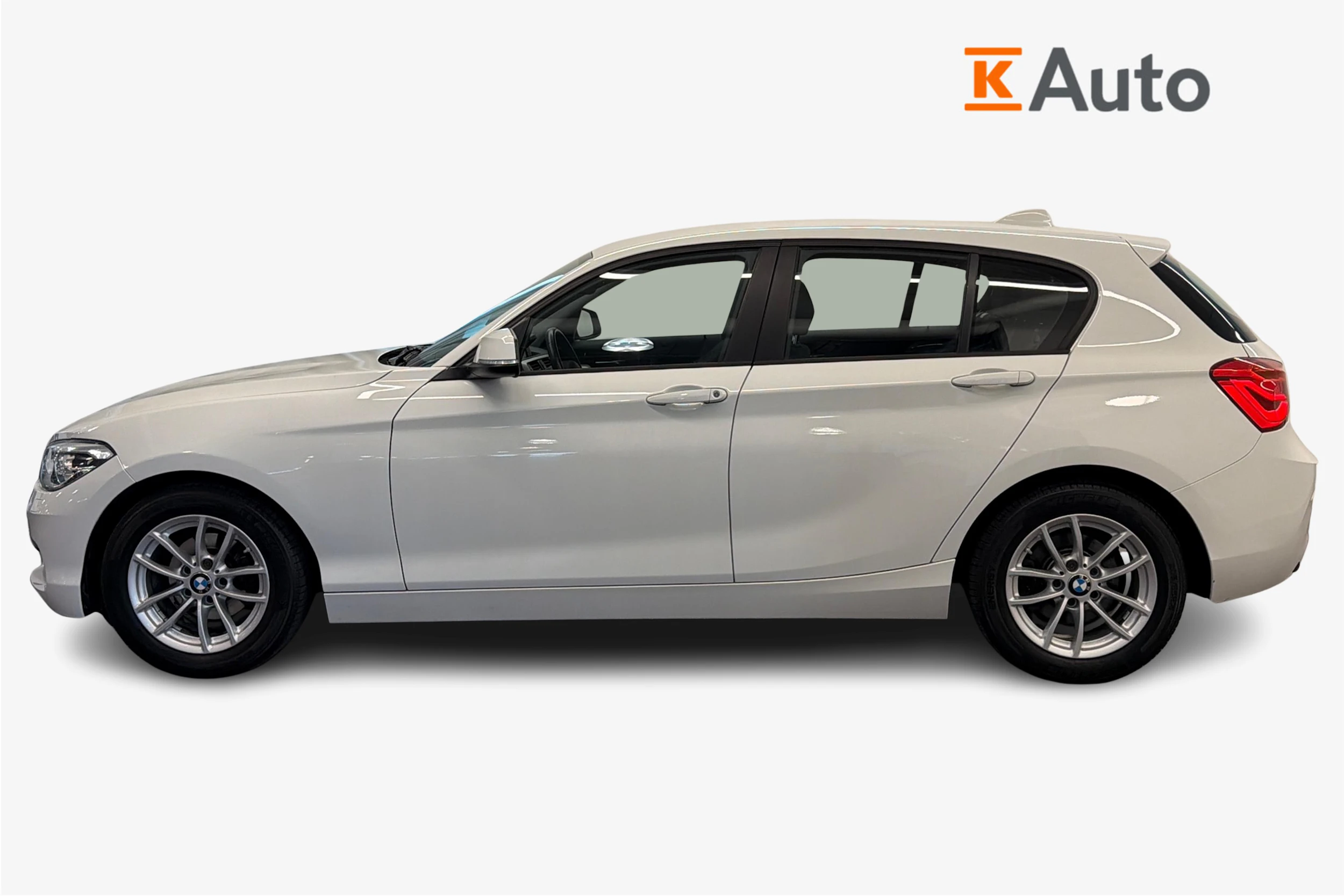 valkoinen BMW 118 2019 kuva 5.