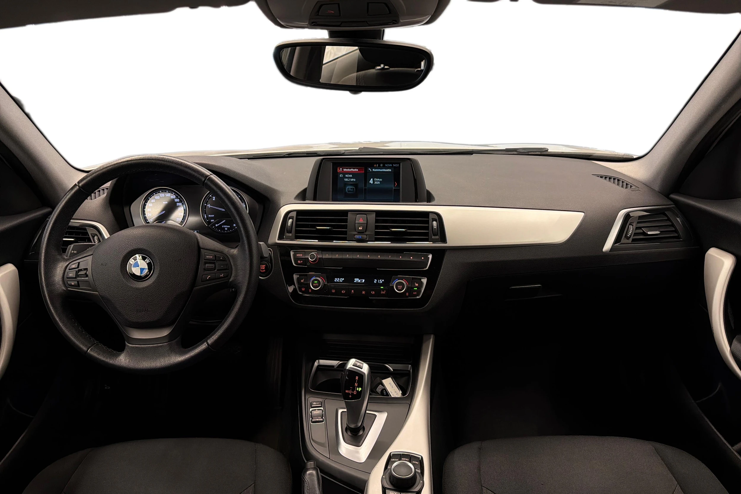 valkoinen BMW 118 2019 kuva 7.