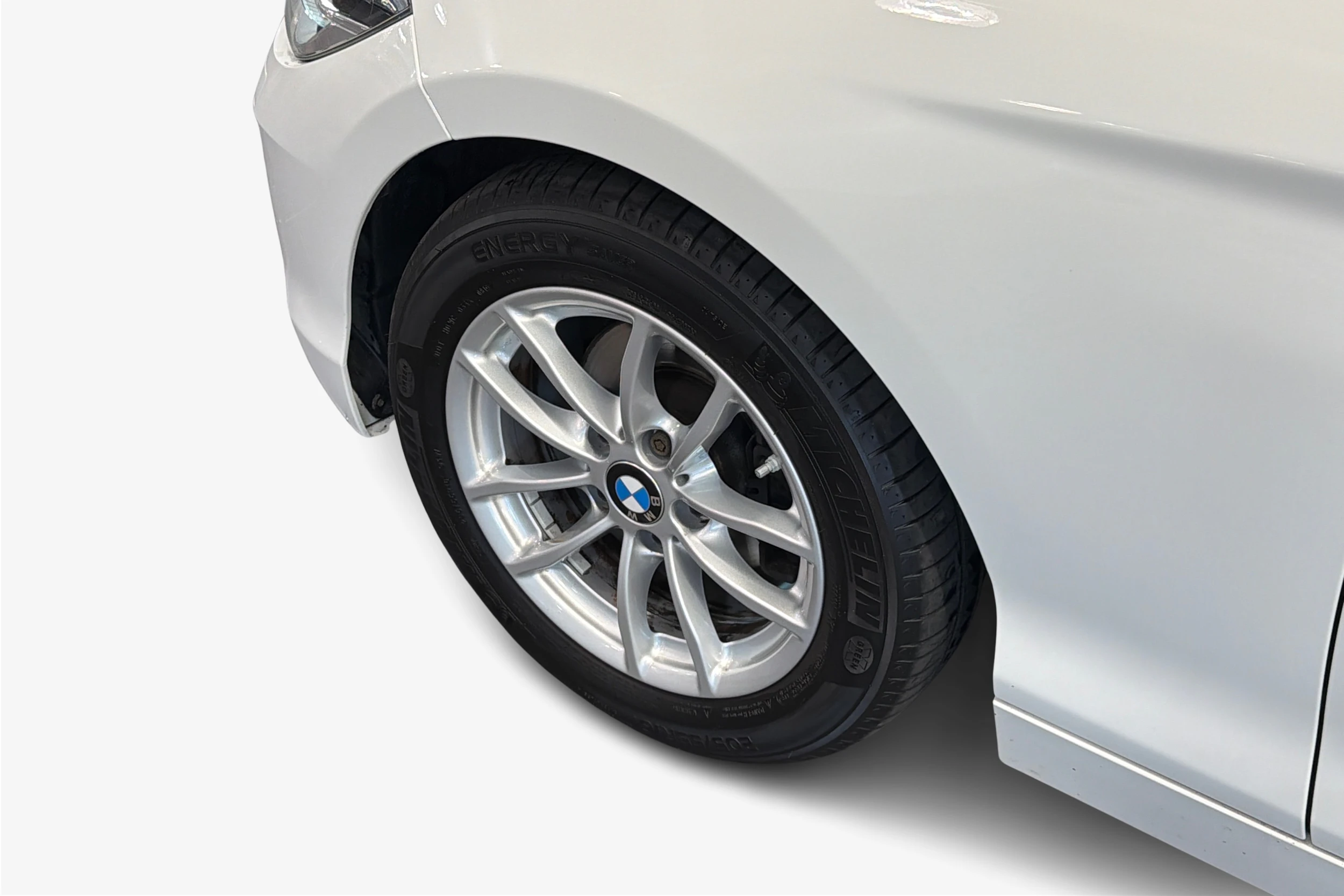 valkoinen BMW 118 2019 kuva 9.