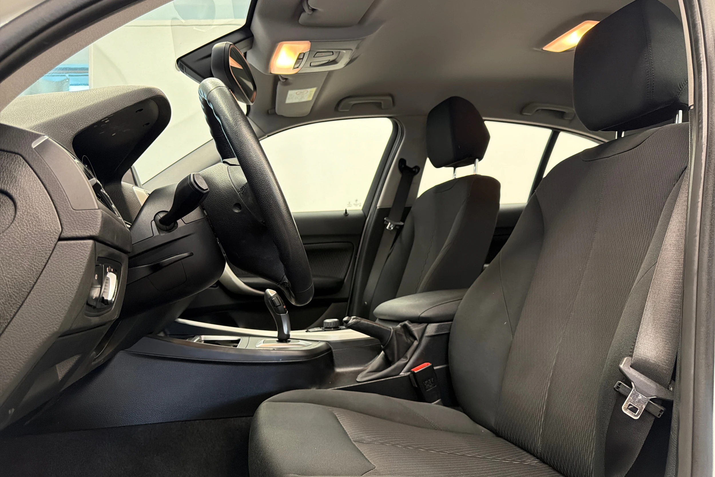 valkoinen BMW 118 2019 kuva 12.
