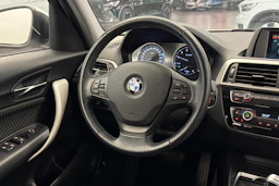 valkoinen BMW 118 2019 kuva 13.