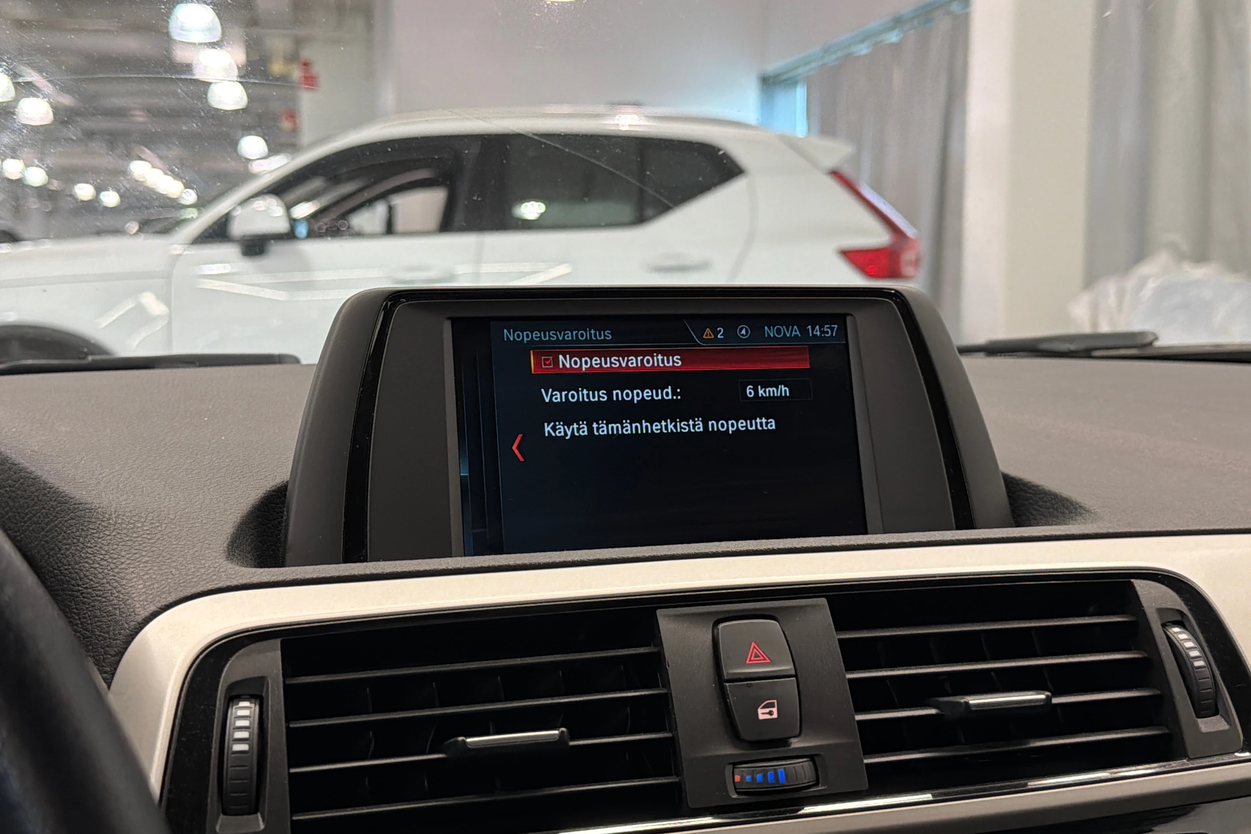 valkoinen BMW 118 2019 kuva 23.