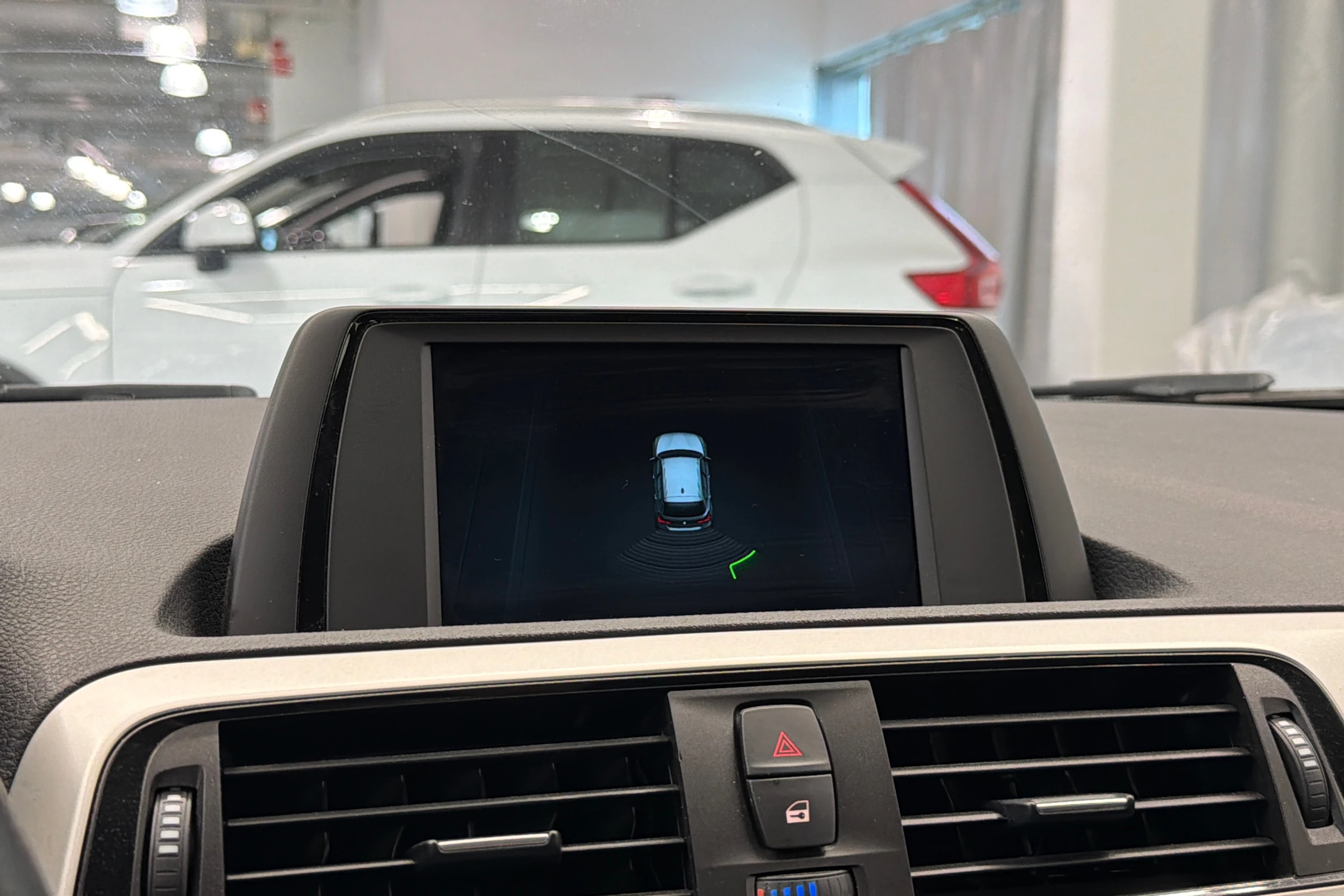 valkoinen BMW 118 2019 kuva 25.