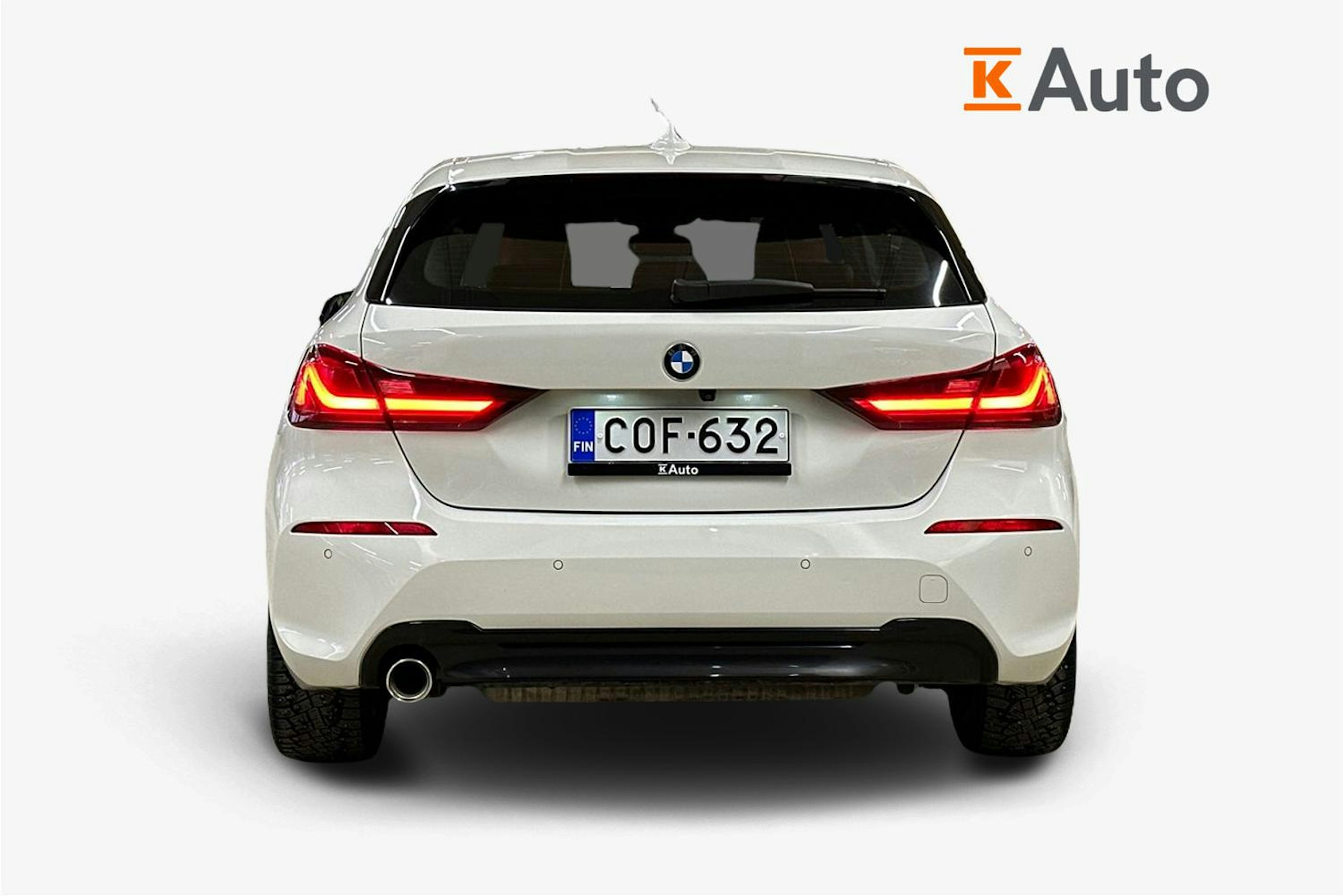 valkoinen BMW 118 2020 kuva 3.