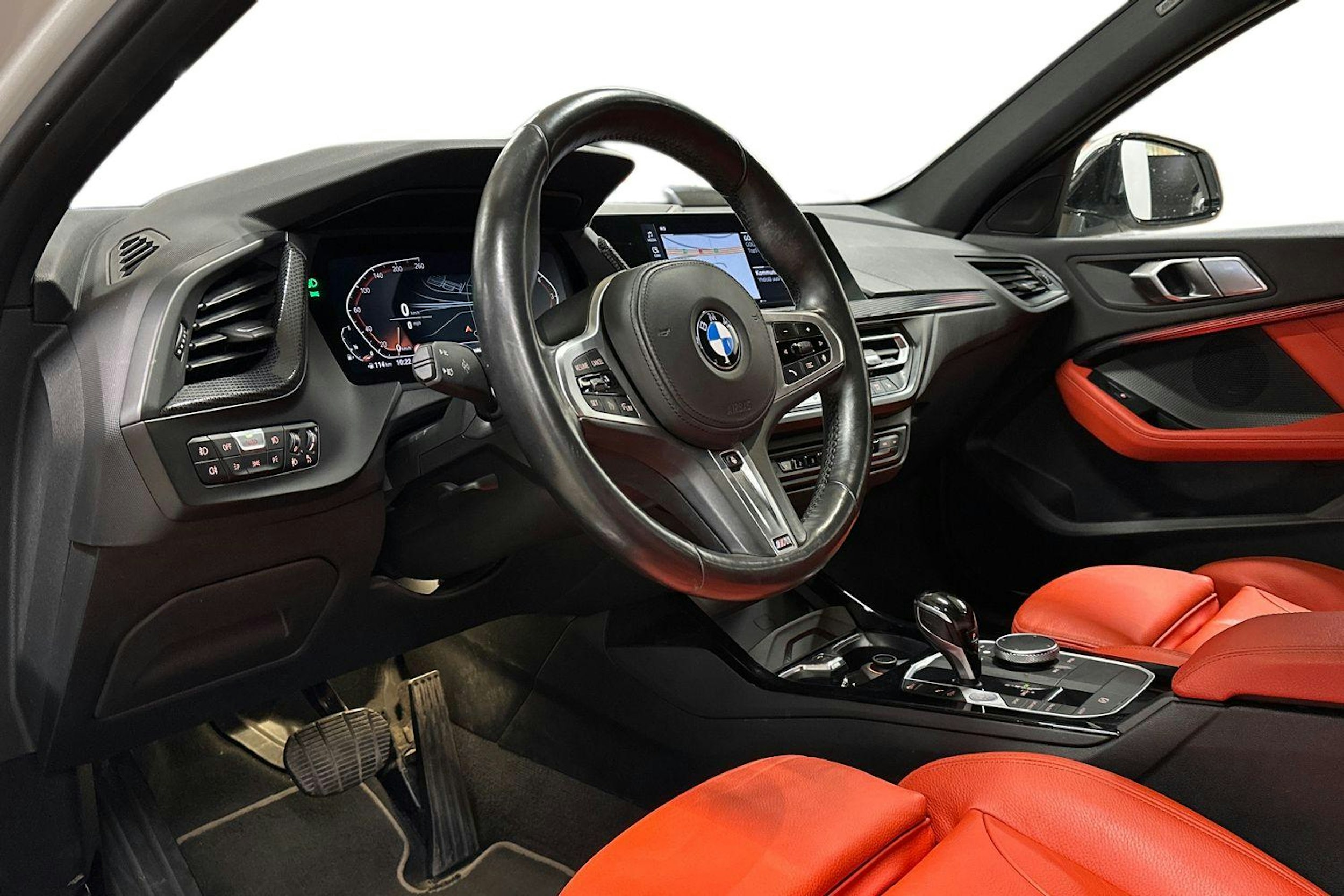 valkoinen BMW 118 2020 kuva 7.