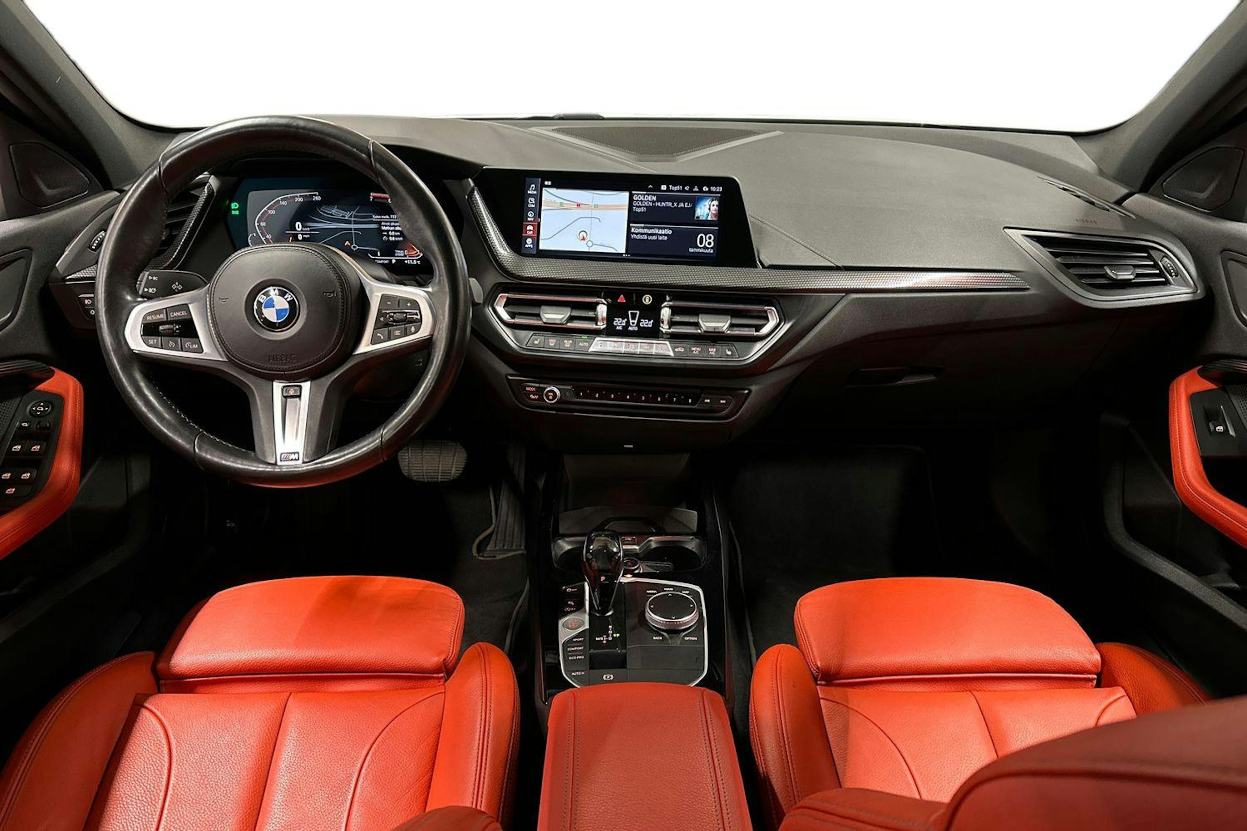 valkoinen BMW 118 2020 kuva 9.