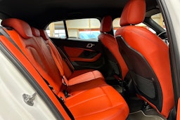 valkoinen BMW 118 2020 kuva 15.