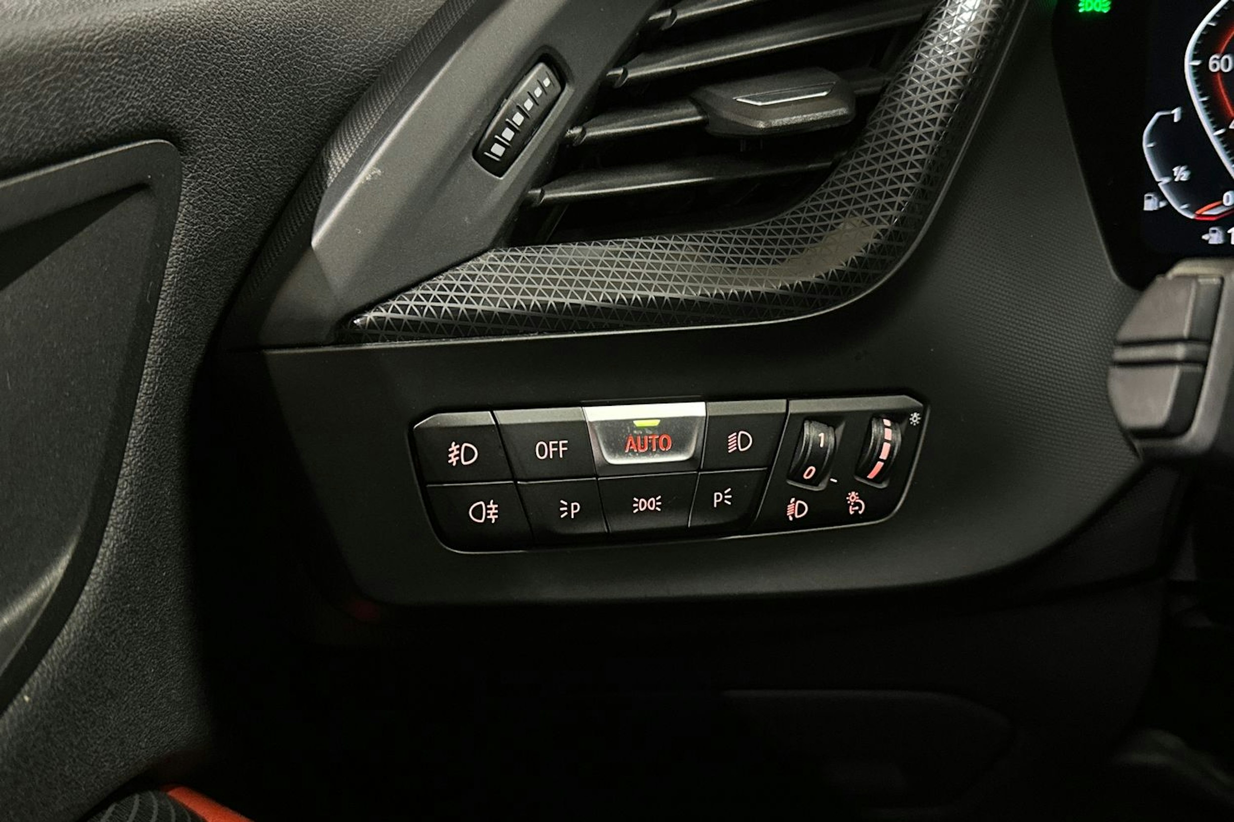 valkoinen BMW 118 2020 kuva 27.