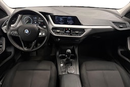 Musta BMW 118 2021 kuva 9.