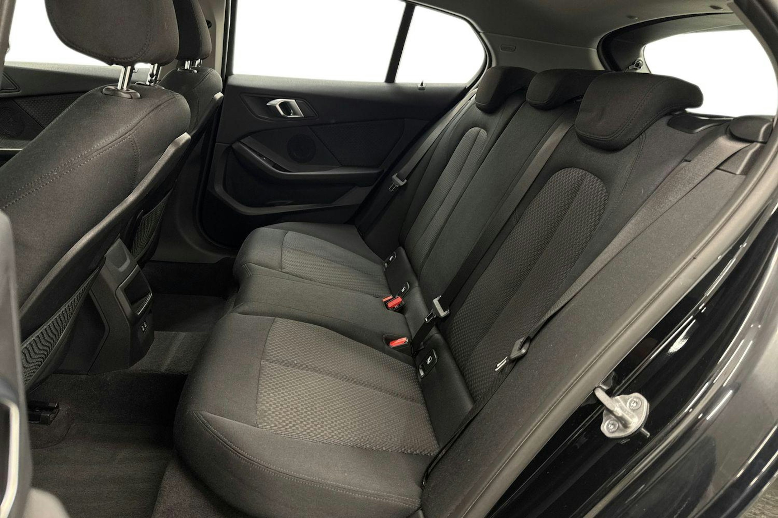 Musta BMW 118 2021 kuva 10.