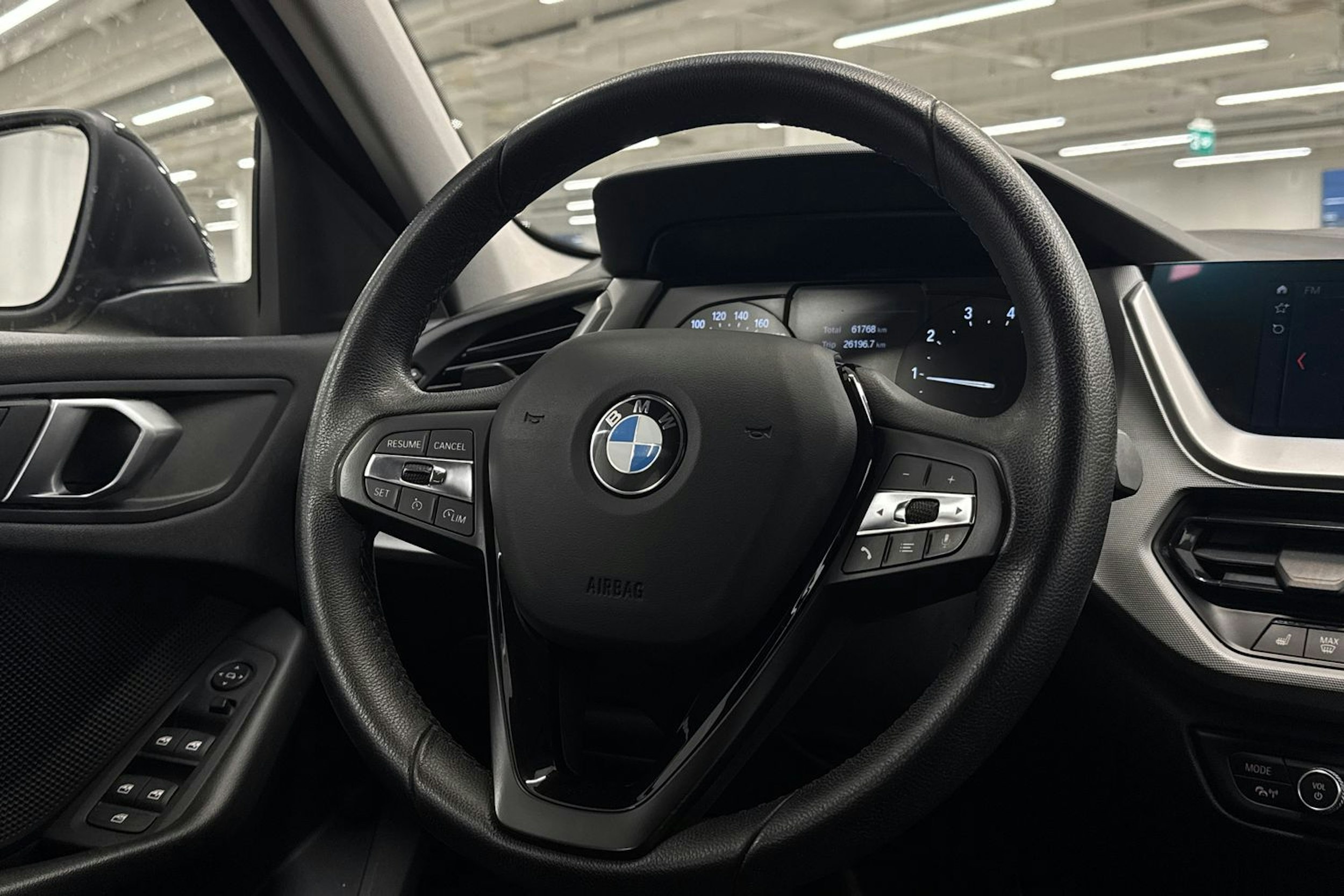 Musta BMW 118 2021 kuva 14.