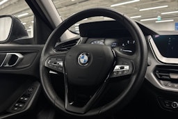 Musta BMW 118 2021 kuva 14.