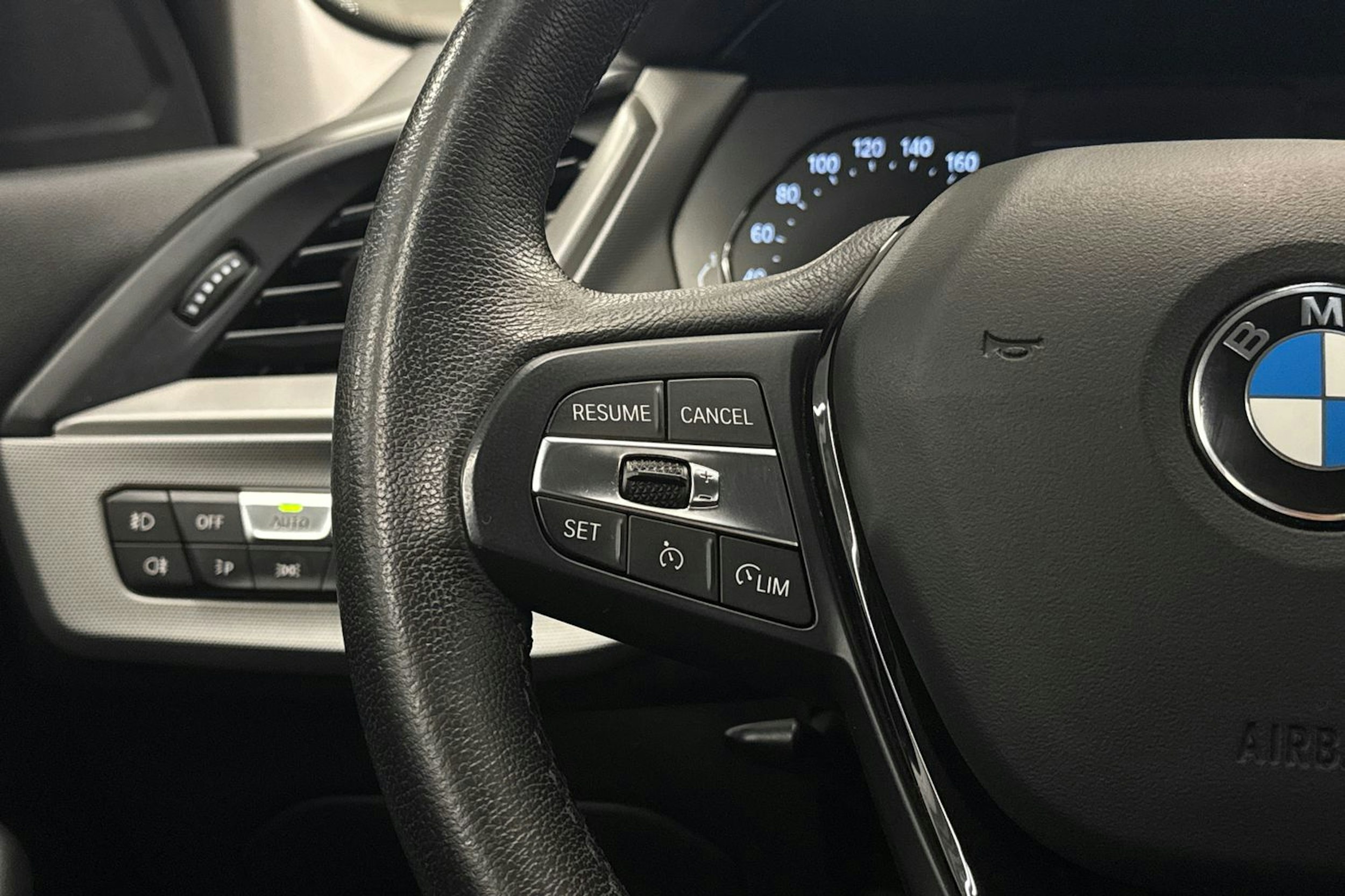 Musta BMW 118 2021 kuva 15.