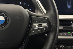 Musta BMW 118 2021 kuva 16.