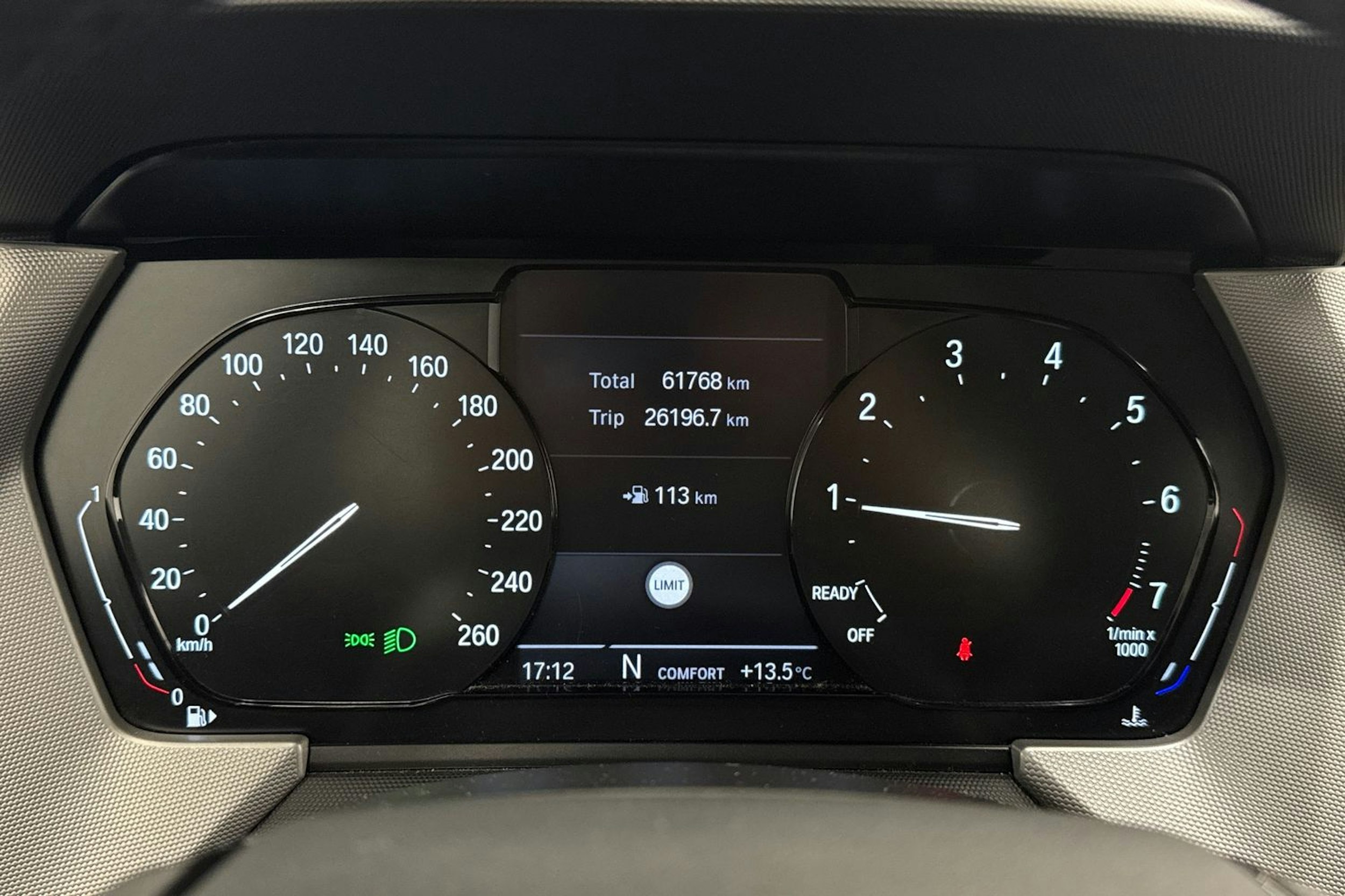 Musta BMW 118 2021 kuva 17.