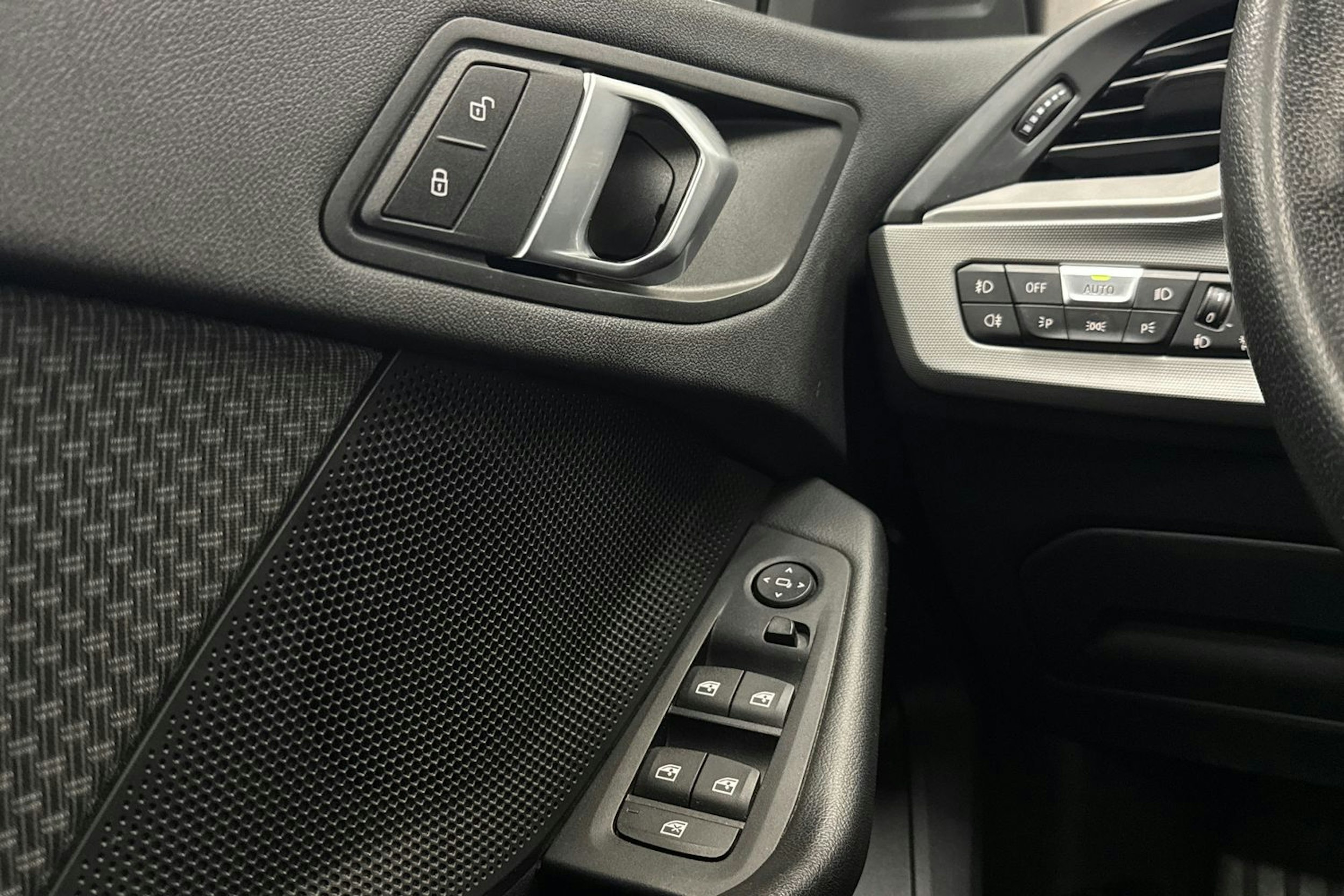 Musta BMW 118 2021 kuva 18.