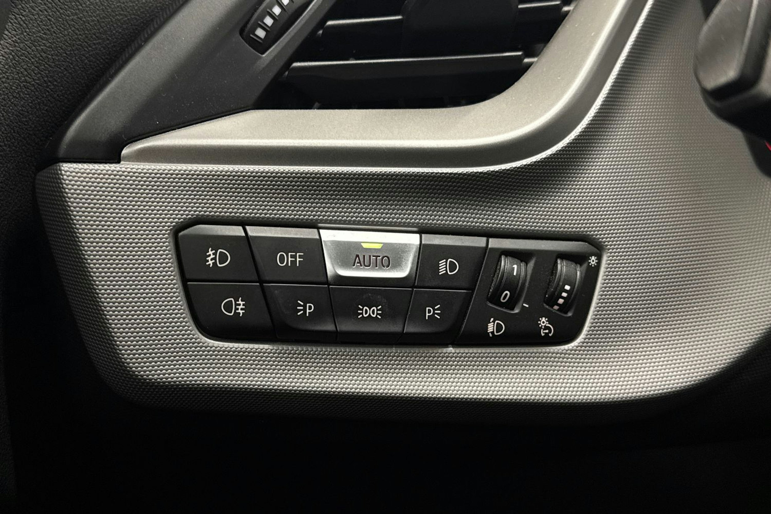 Musta BMW 118 2021 kuva 19.