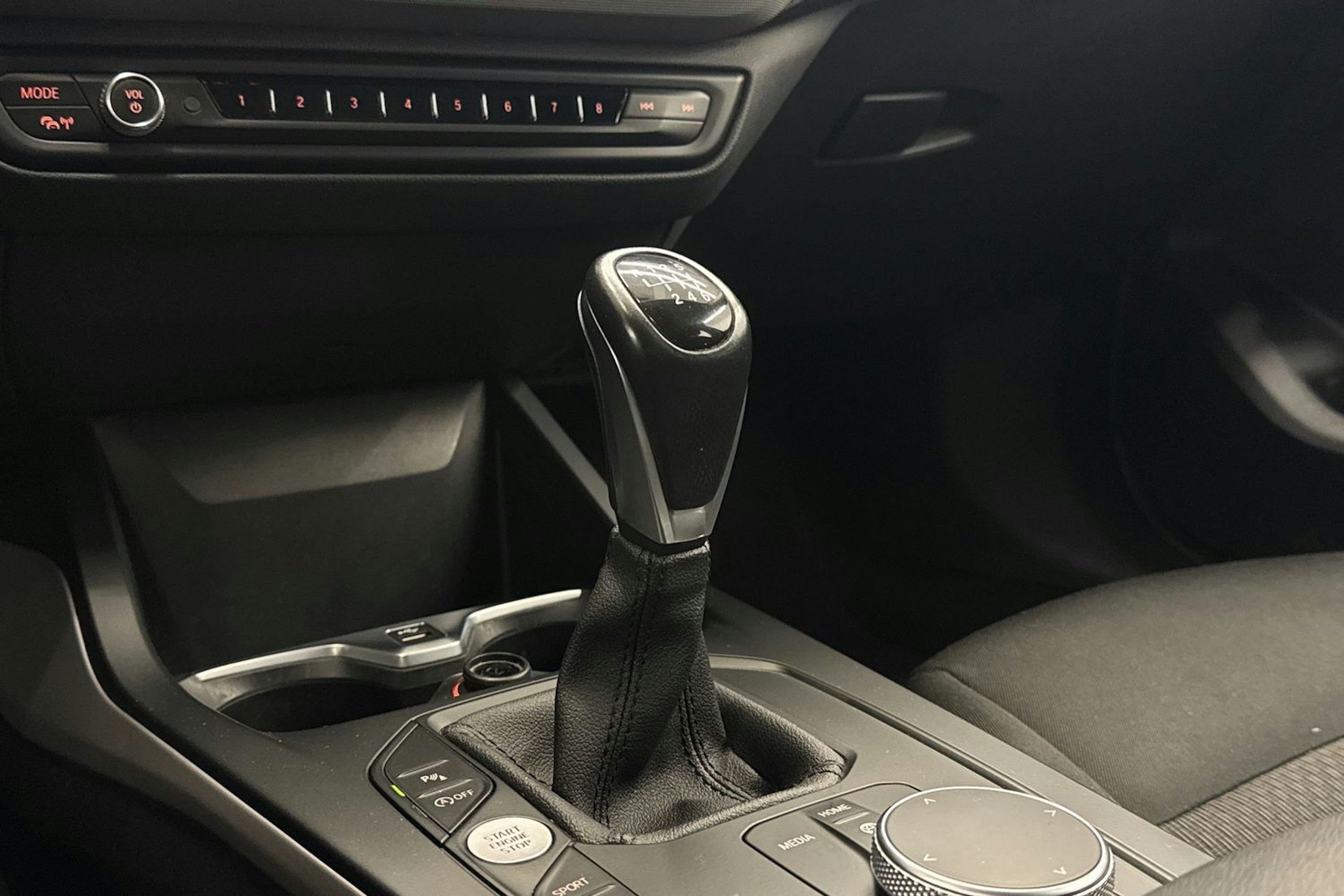 Musta BMW 118 2021 kuva 20.