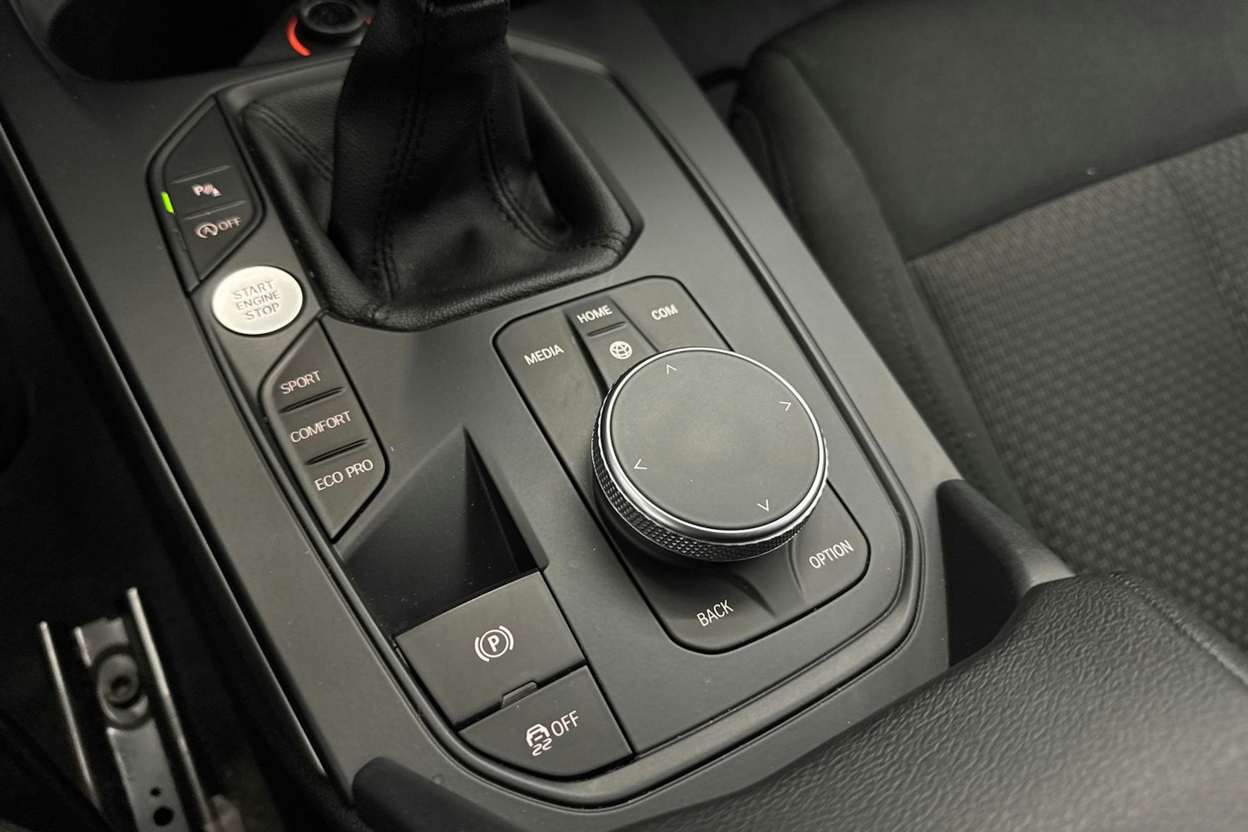 Musta BMW 118 2021 kuva 21.