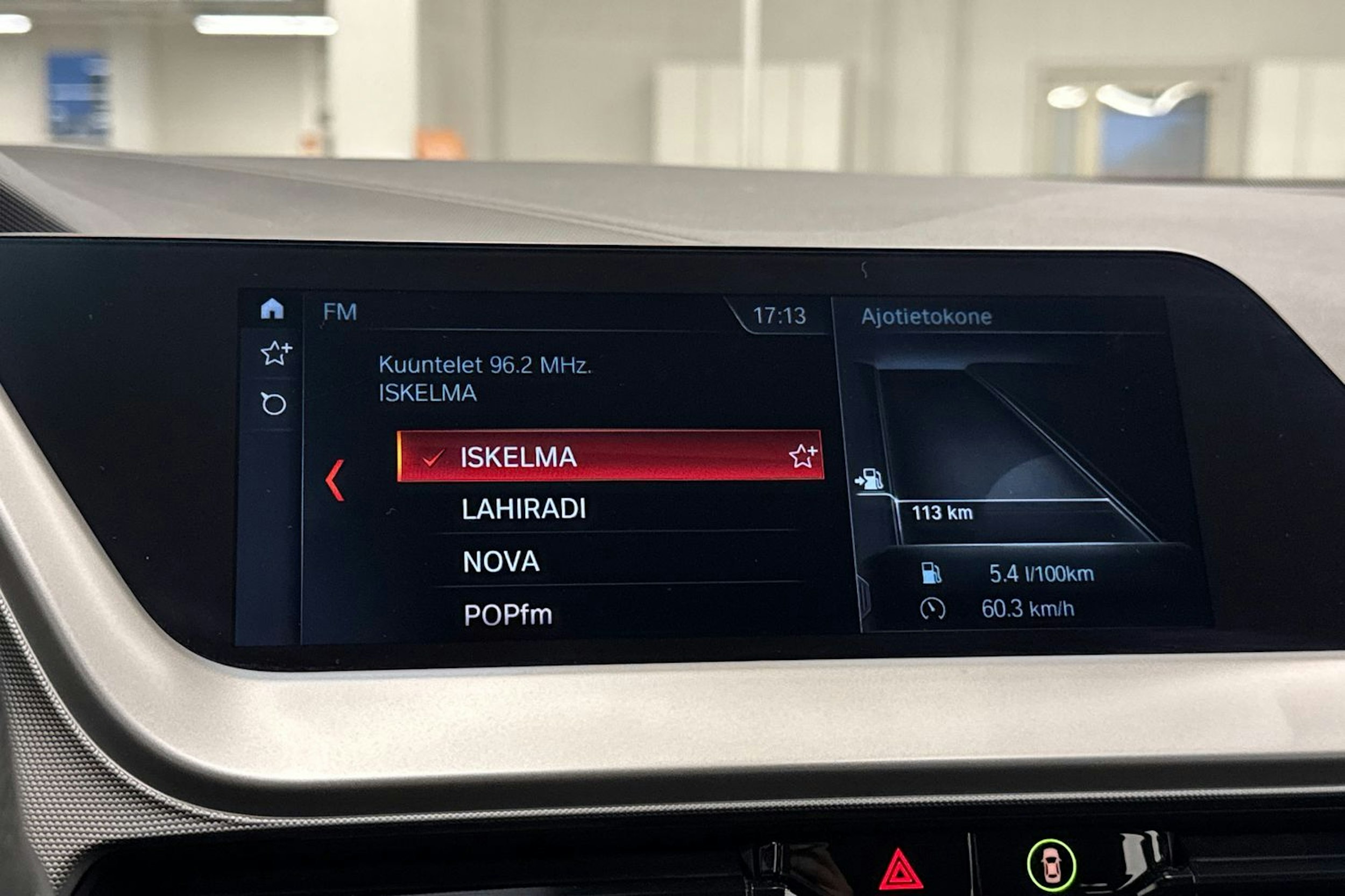 Musta BMW 118 2021 kuva 26.