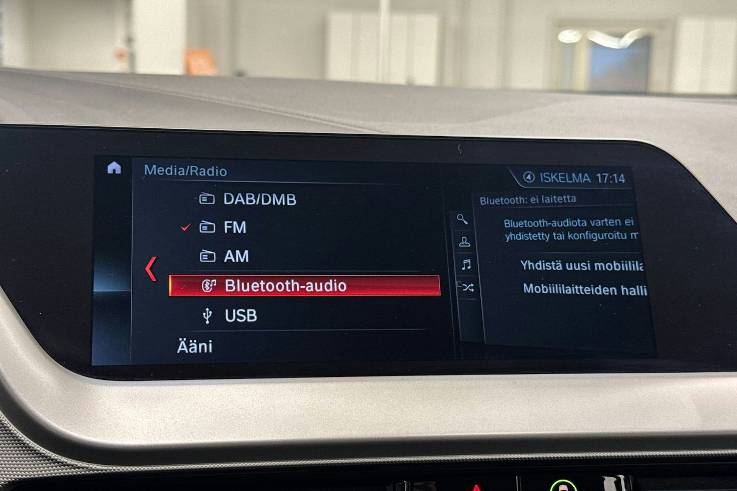 Musta BMW 118 2021 kuva 27.