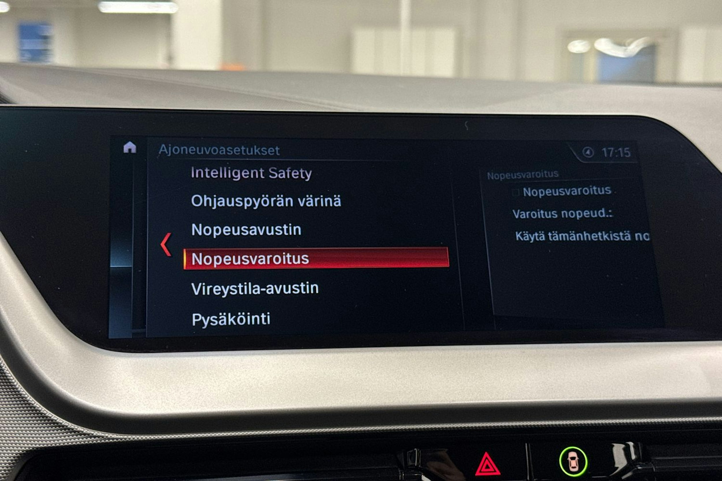 Musta BMW 118 2021 kuva 31.