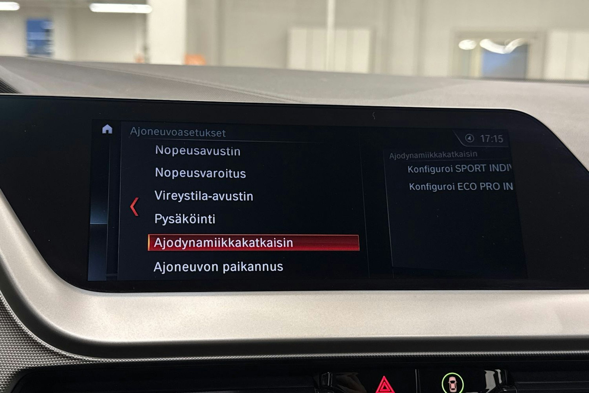 Musta BMW 118 2021 kuva 32.