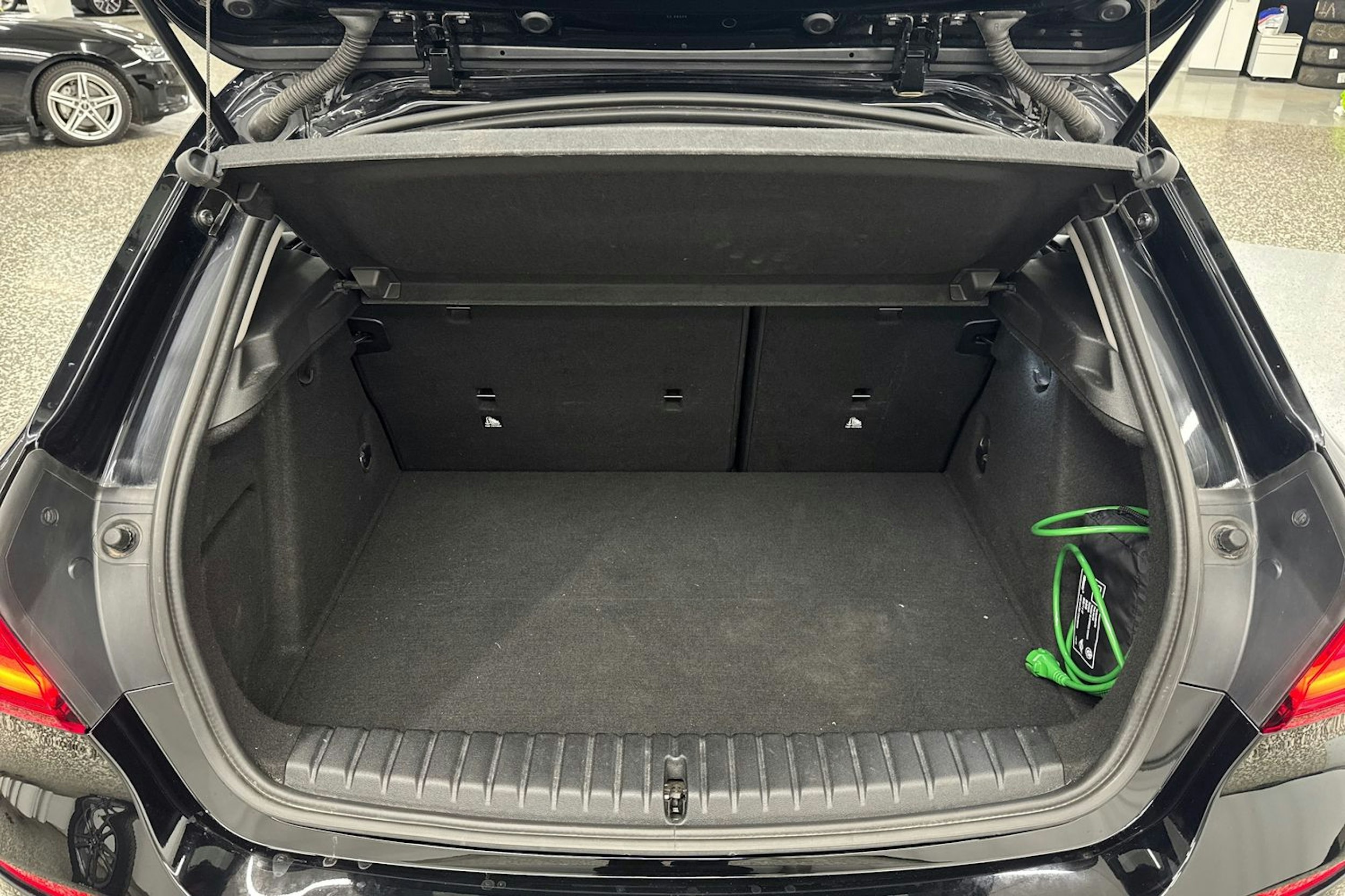 Musta BMW 118 2021 kuva 35.