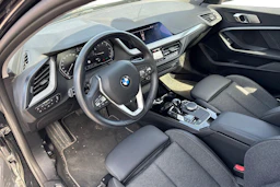 musta BMW 118 2021 kuva 3.