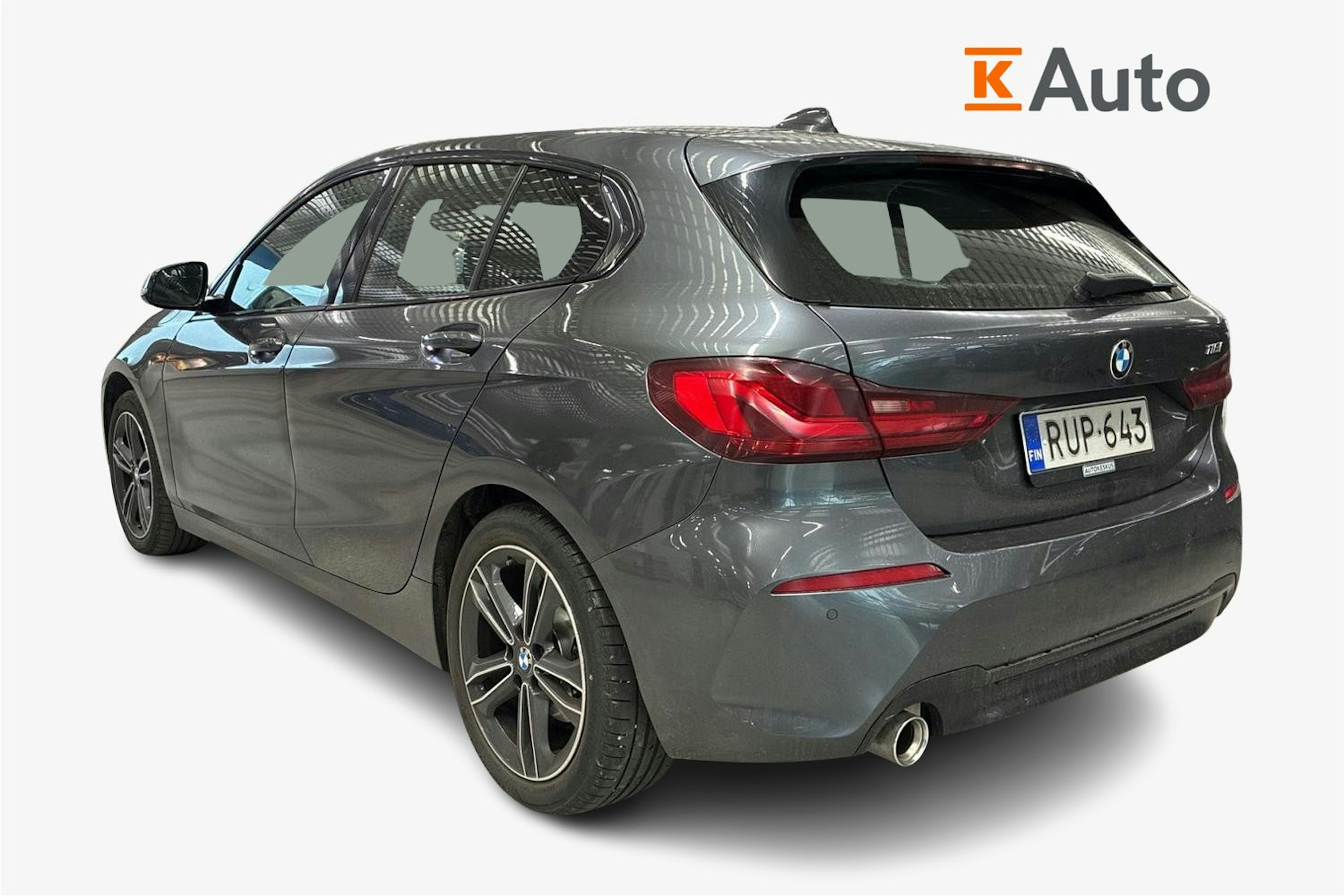 Harmaa BMW 118 2021 kuva 2.