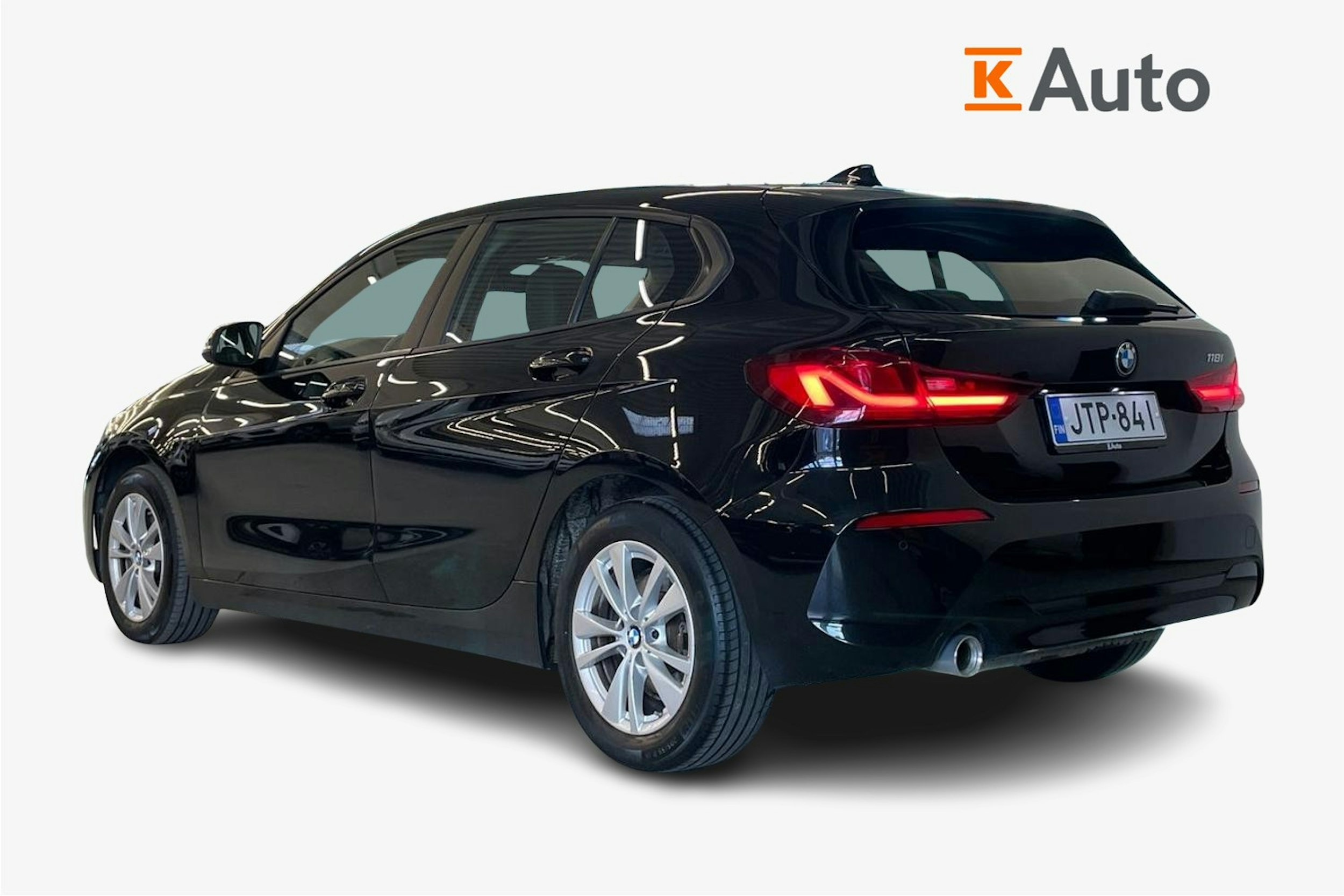 Musta BMW 118 2022 kuva 2.