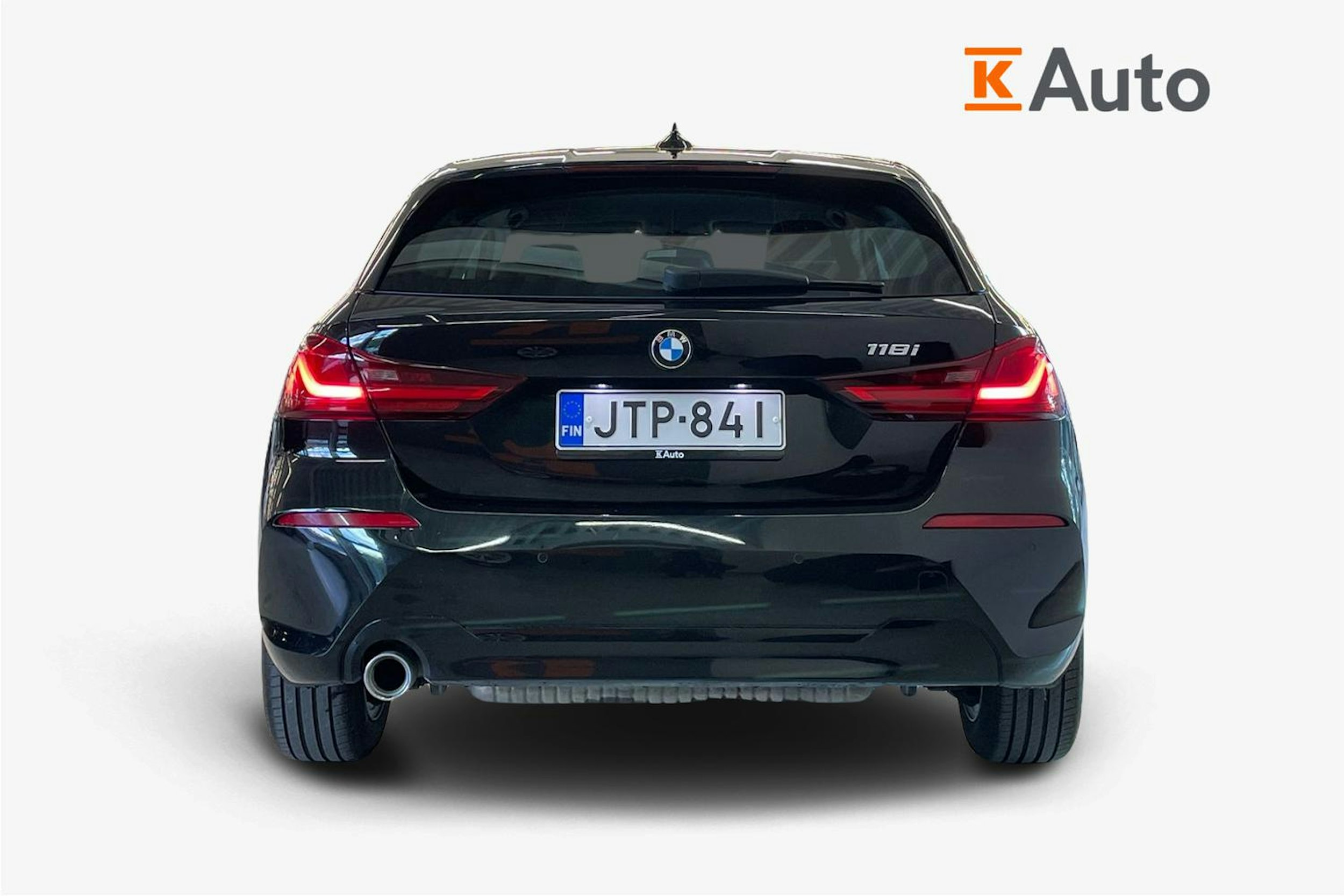 Musta BMW 118 2022 kuva 3.