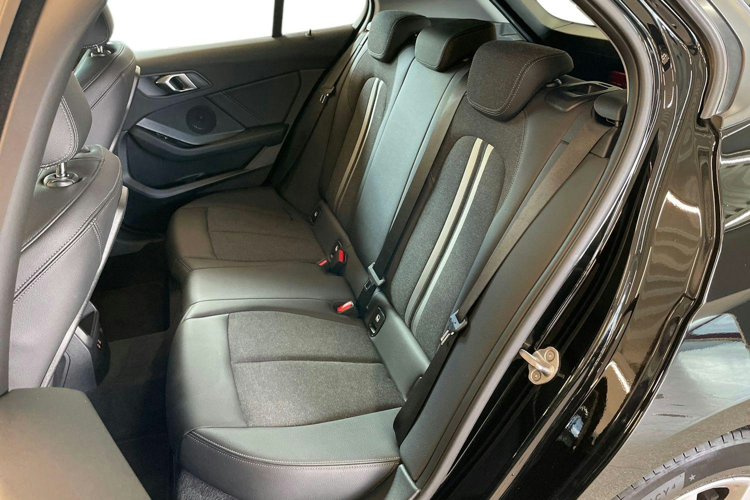 Musta BMW 118 2022 kuva 10.